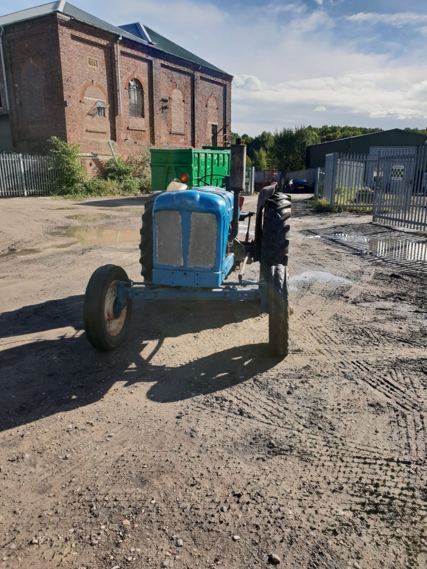 FORDSON MAJOR DIESEL TRACTOR, STARTS, RUNS AND DRIVES PTO AND HYDRAULICS WORK FINE *NO VAT* - Image 3 of 7