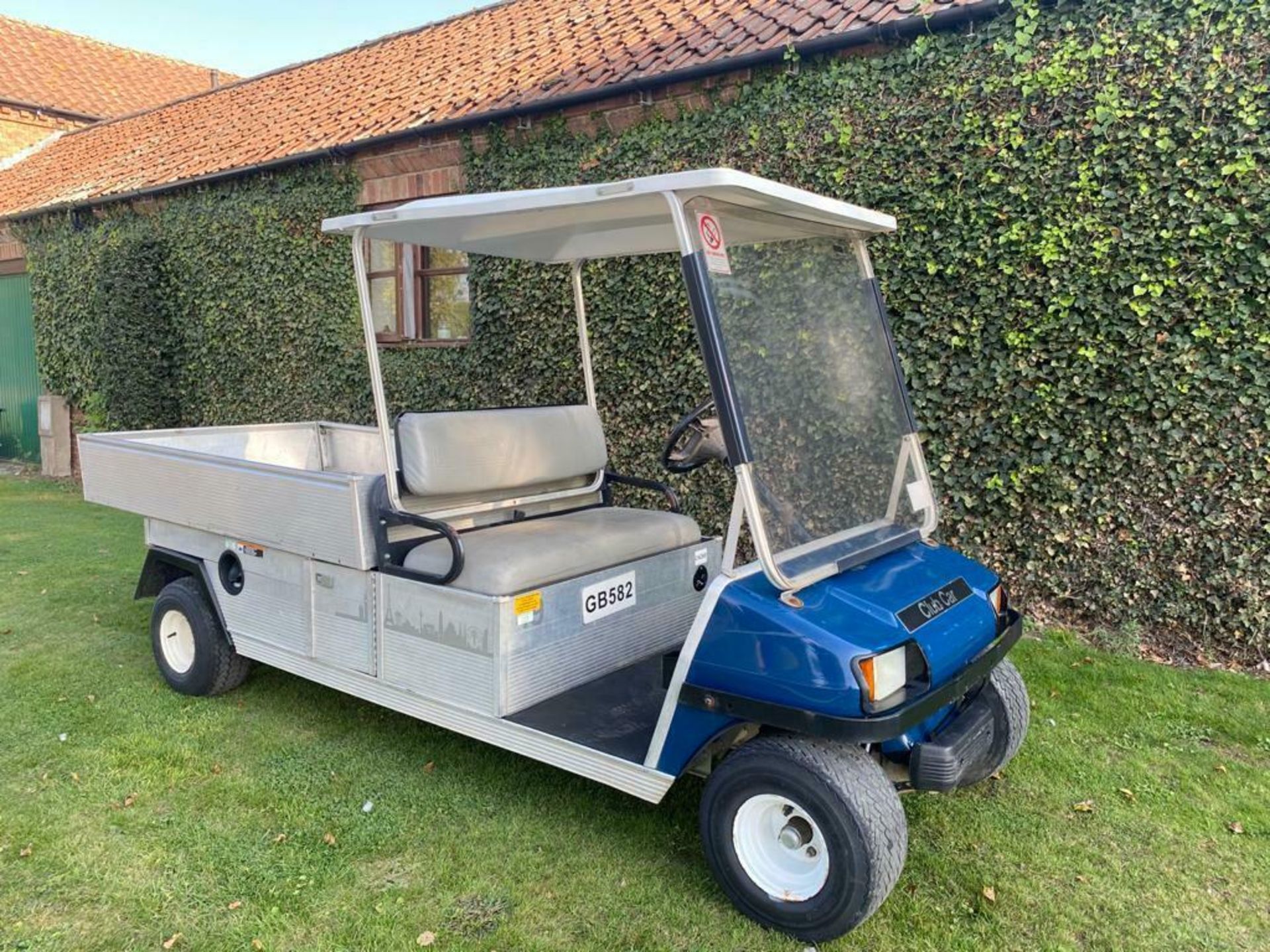 CLUB CAR CARRY ALL, PETROL, ONLY 733 HOURS, EXTRA LONG BODY - ideal HOTEL COMPLEX *PLUS VAT* - Image 4 of 12