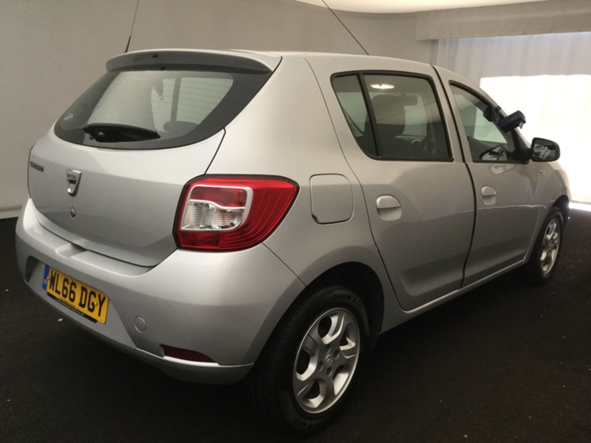 2016/66 REG DACIA SANDERO LAUREATE DCI 1.5 DIESEL SILVER 5DR HATCHBACK, SHOWING 1 FORMER KEEPER - Image 4 of 9