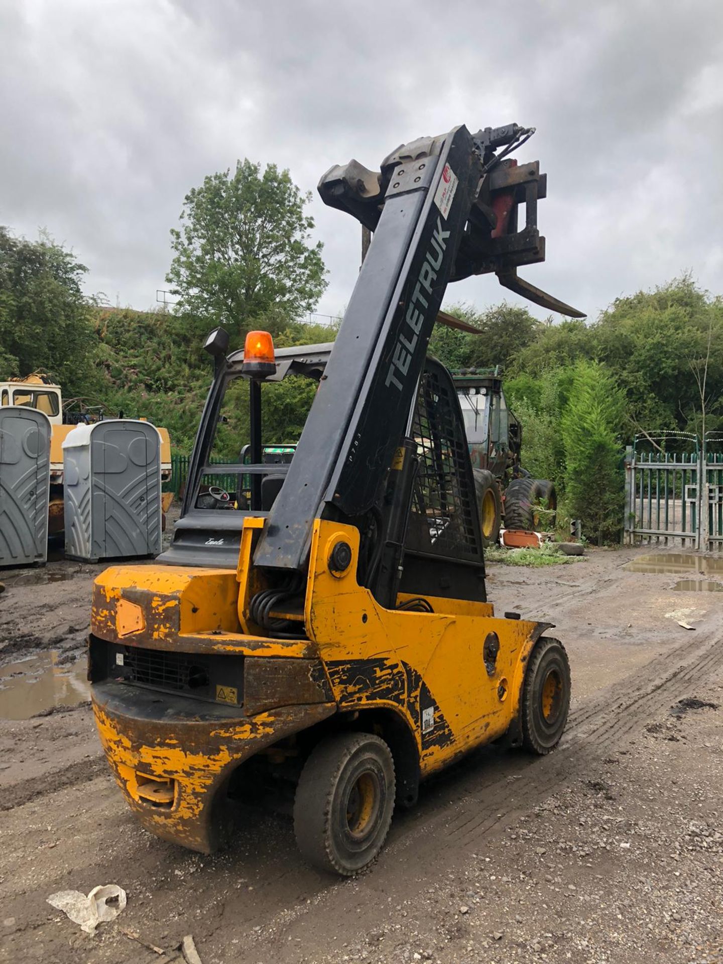 2010 JCB 30D TELETRUCK, RUNS, DRIVES AND LIFTS, ROTATING FORK BODY *PLUS VAT* - Image 3 of 6