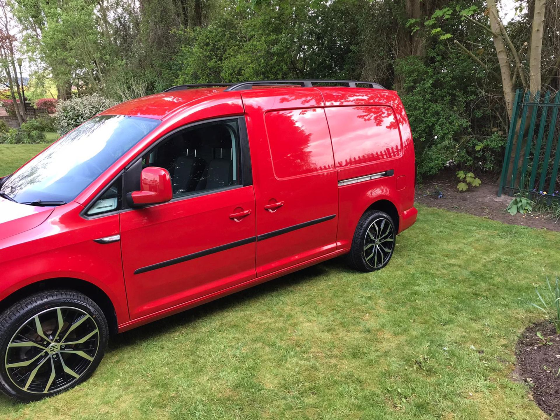 2017/17 REG VOLKSWAGEN CADDY MAXI C20 HIGHLINE TDI 2.0 DIESEL RED PANEL VAN, SHOWING 1 FORMER KEEPER - Image 4 of 26