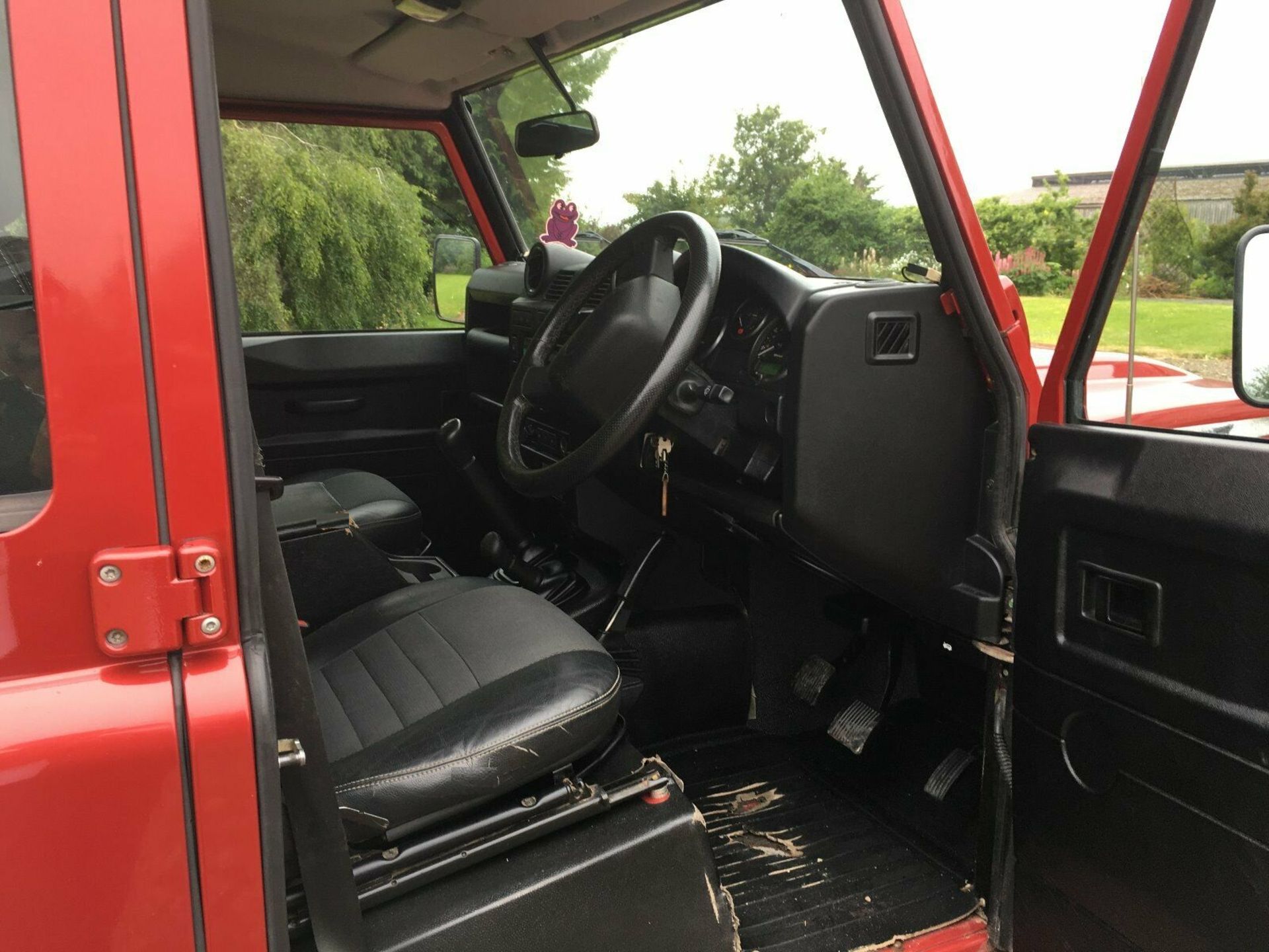 2013/63 REG LAND ROVER DEFENDER 110 TD XS UTILITY WAGON 2.2 DIESEL 125HP, SHOWING 2 FORMER KEEPERS - Image 9 of 9