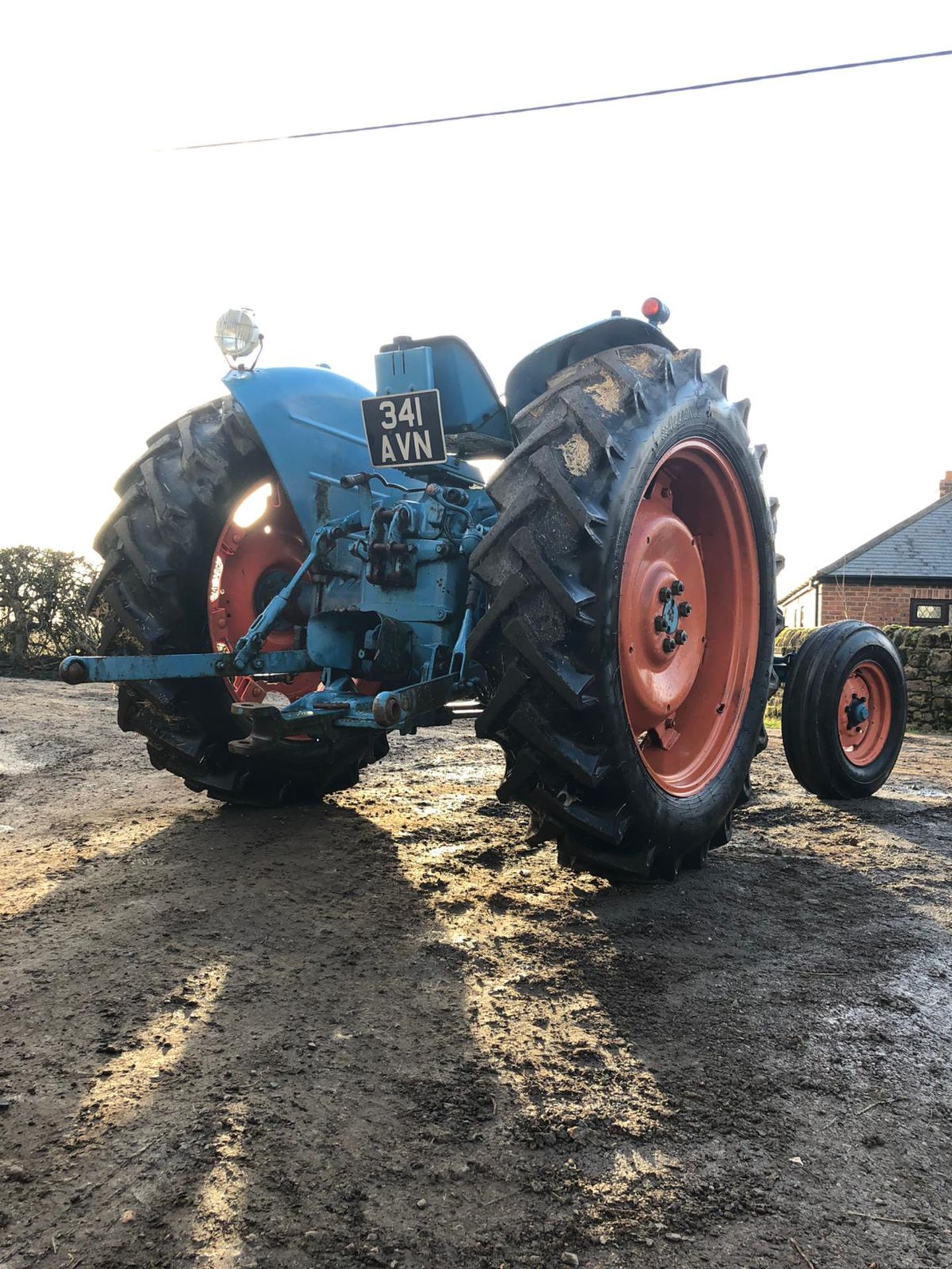 FORDSON SUPER MAJOR VINTAGE TRACTOR, RUNS AND WORKS WELL *PLUS VAT* - Image 4 of 7