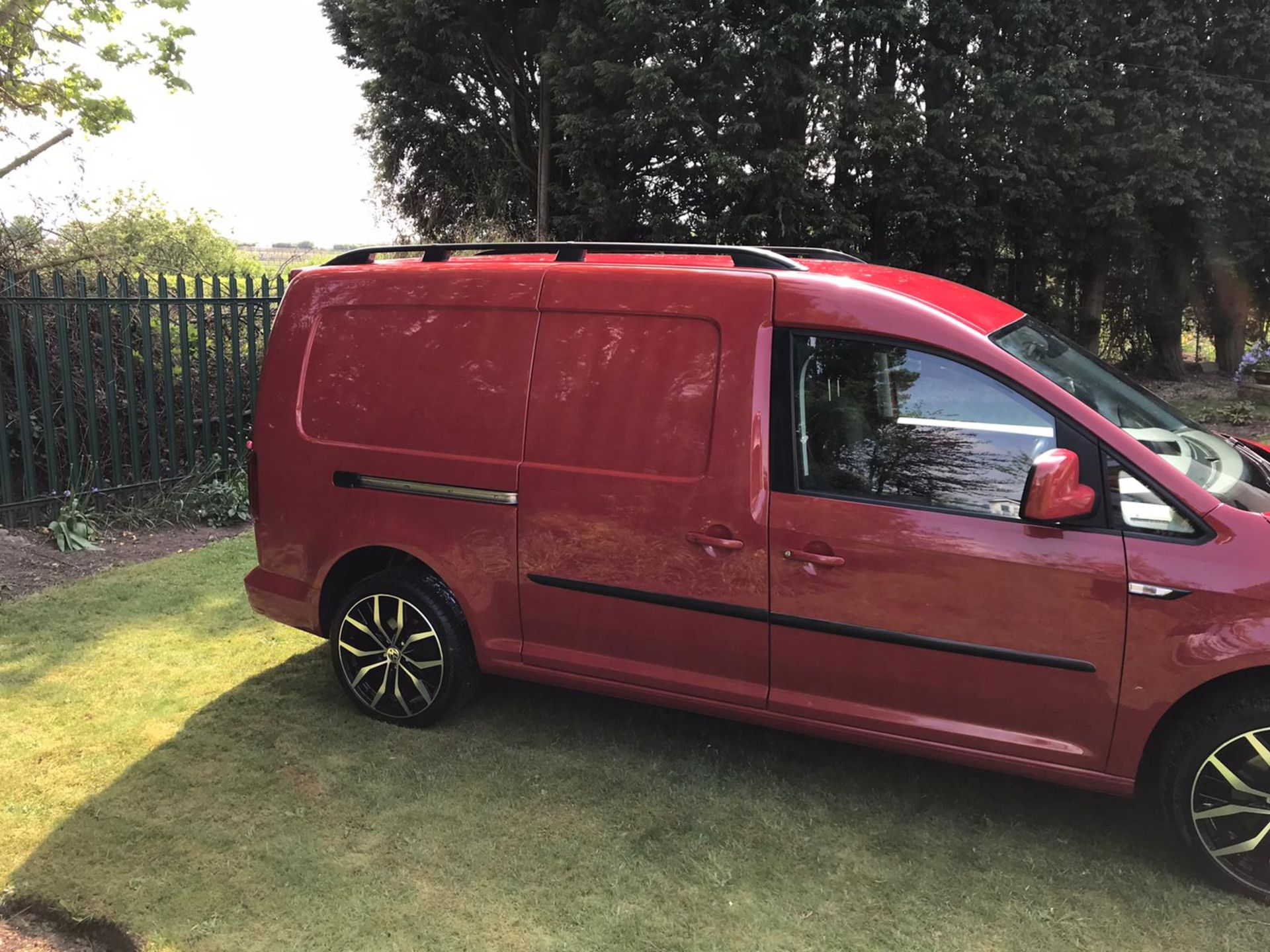 2017/17 REG VOLKSWAGEN CADDY MAXI C20 HIGHLINE TDI 2.0 DIESEL RED PANEL VAN, SHOWING 1 FORMER KEEPER - Image 7 of 26