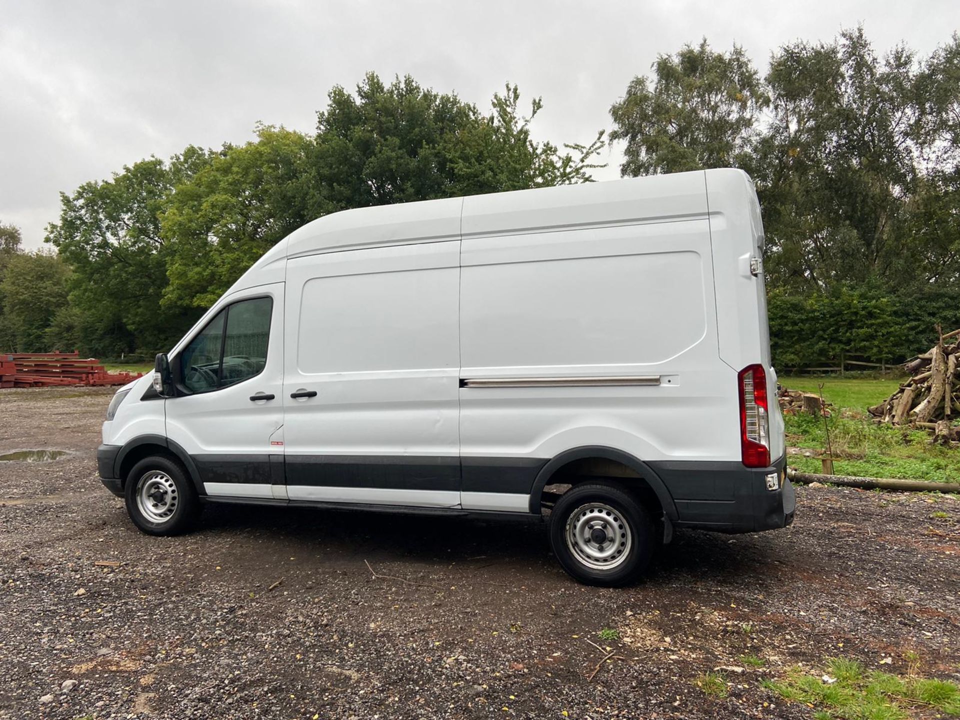 2017/17 REG FORD TRANSIT 350 2.0 DIESEL WHITE PANEL VAN, SHOWING 0 FORMER KEEPERS *PLUS VAT* - Image 4 of 8