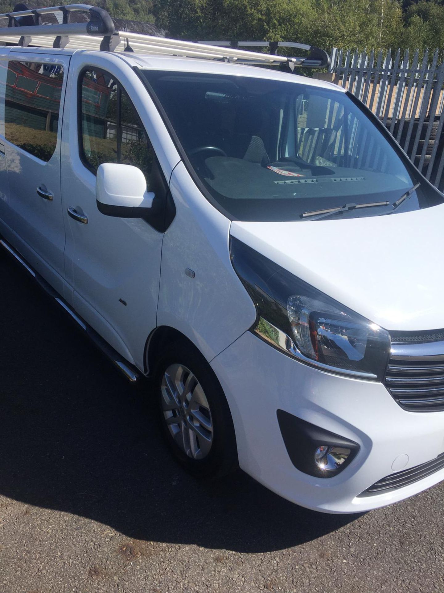 2016/16 REG VAUXHALL VIVARO 2900 SPORT BT CDTI ECOFLEX 1.6 WHITE CREW VAN, SHOWING 1 FORMER KEEPER - Image 2 of 22