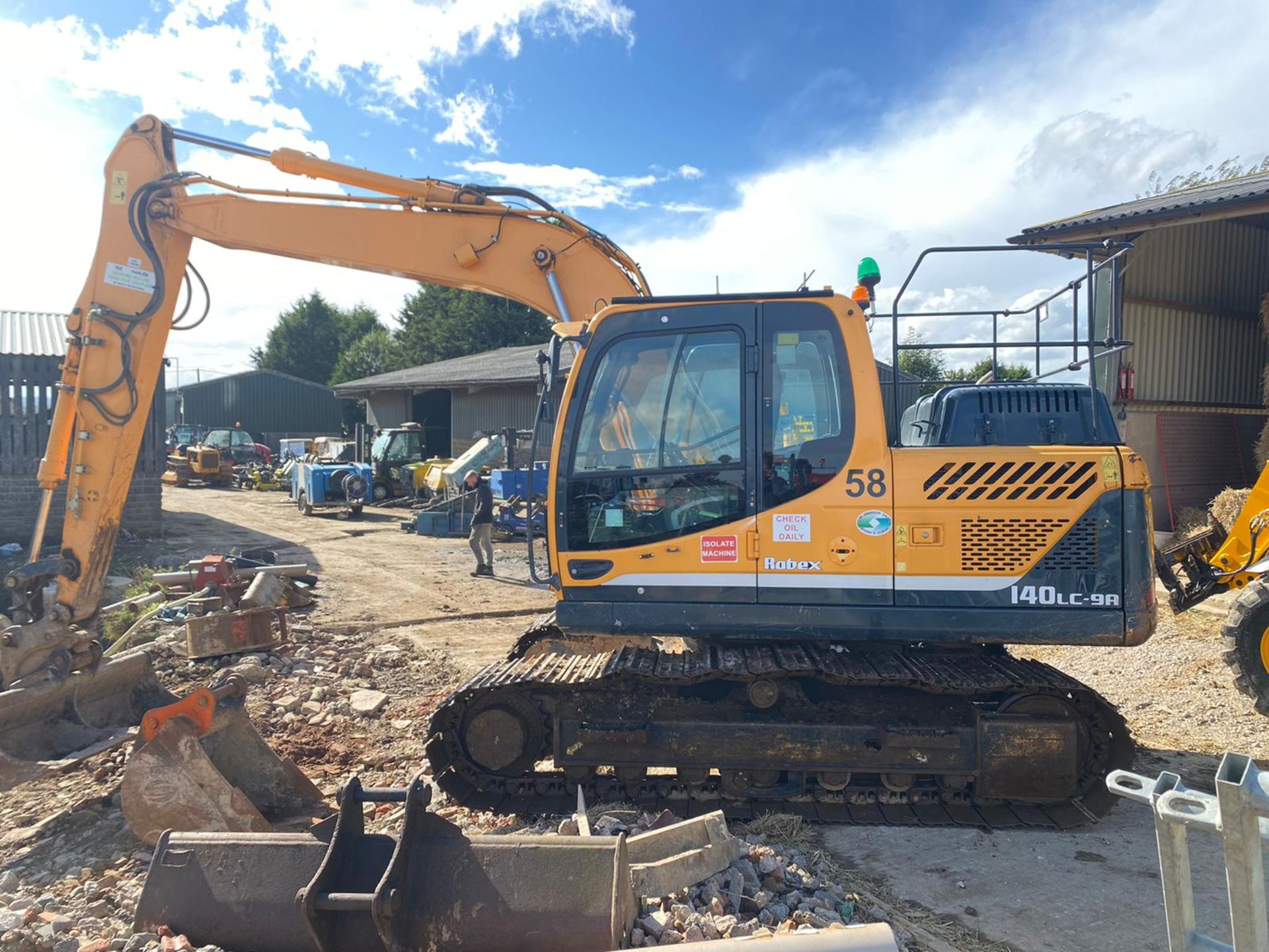 2015 HYUNDAI ROBEX 140LC-9A 14 TON TRACKED CRAWLER DIGGER / EXCAVATOR, CLEAN MACHINE *PLUS VAT* - Image 4 of 9