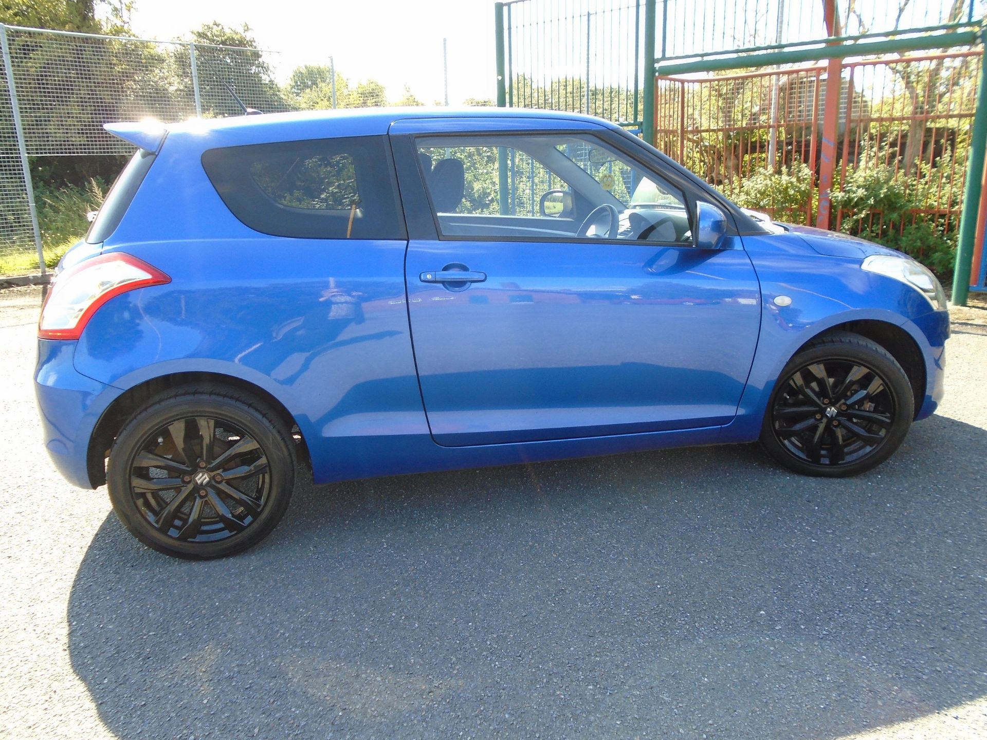 2016/16 REG SUZUKI SWIFT SZ-L 1.25 PETROL BLUE 3 DOOR HATCHBACK, SHOWING 0 FORMER KEEPERS *NO VAT* - Image 3 of 9