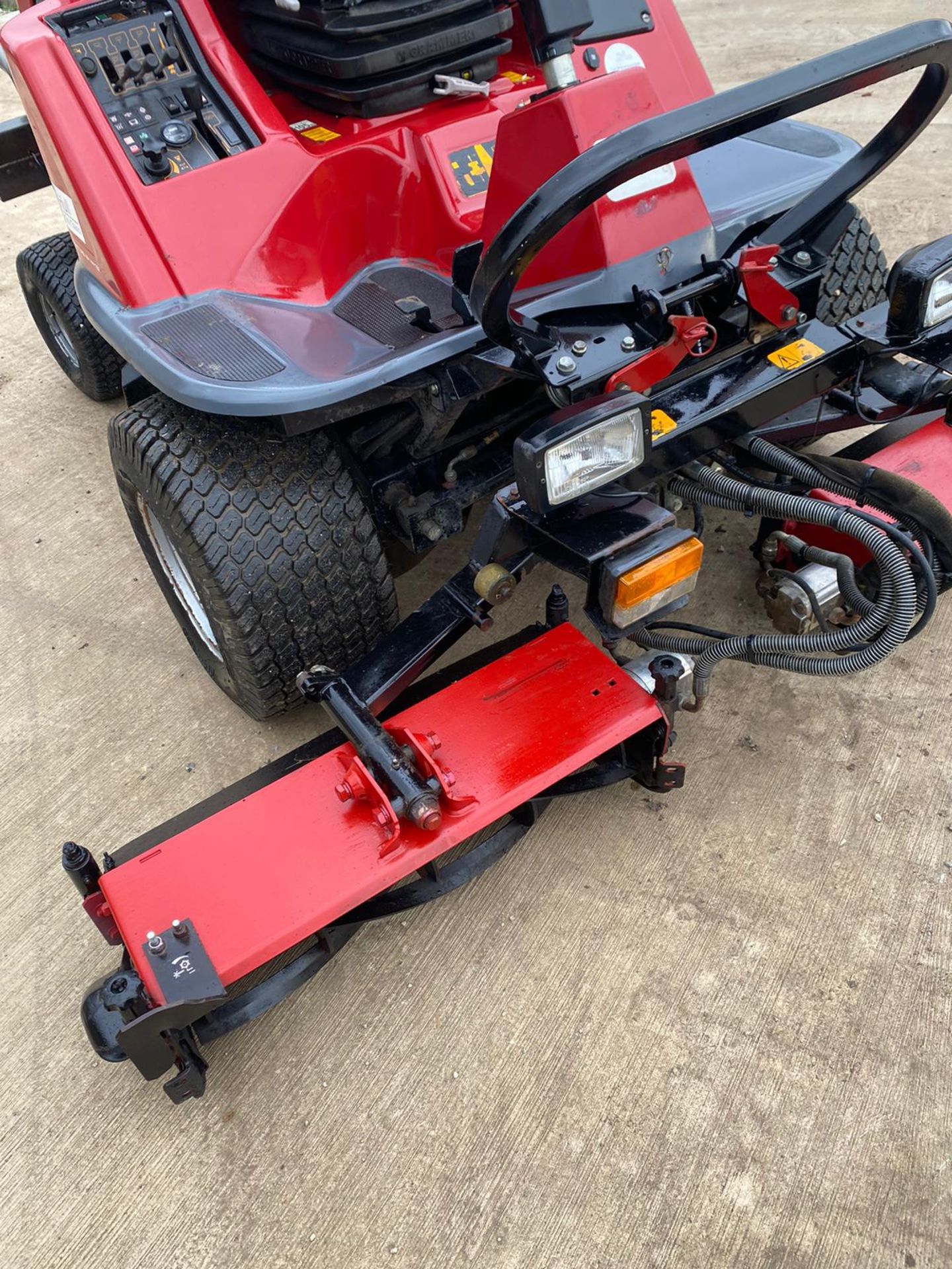 TORO LT3240 RIDE ON LAWN MOWER, 2012 ROAD REGISTERED, 4 WHEEL DRIVE, VERY CLEAN CONDITION *PLUS VAT* - Image 2 of 6