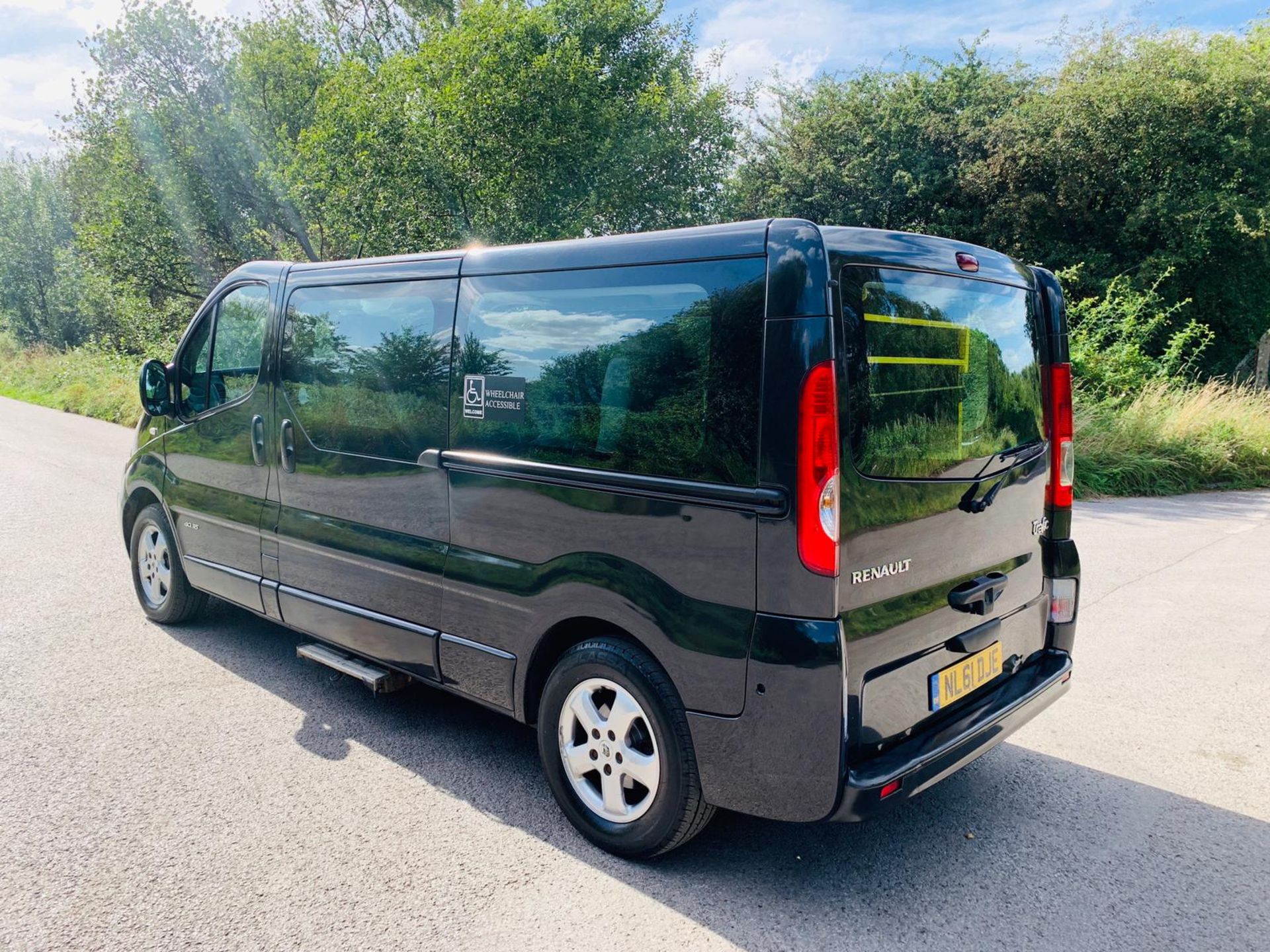 2011/61 REG RENAULT TRAFIC LL29 SPORT DCCI 115 2.0 DIESEL 9 SEATER MPV VAN, SHOWING 2 FORMER KEEPERS - Image 3 of 17