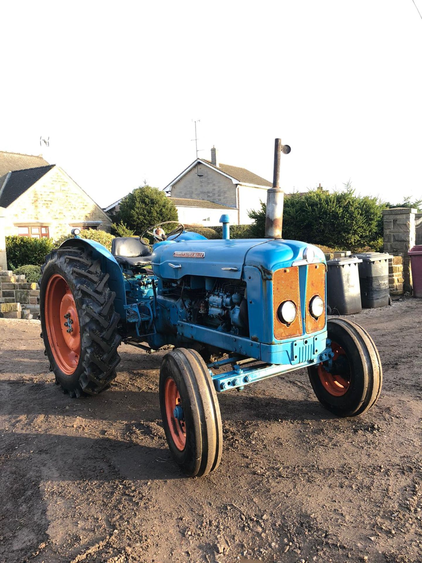 FORDSON SUPER MAJOR VINTAGE TRACTOR, RUNS AND WORKS WELL *PLUS VAT* - Image 2 of 7