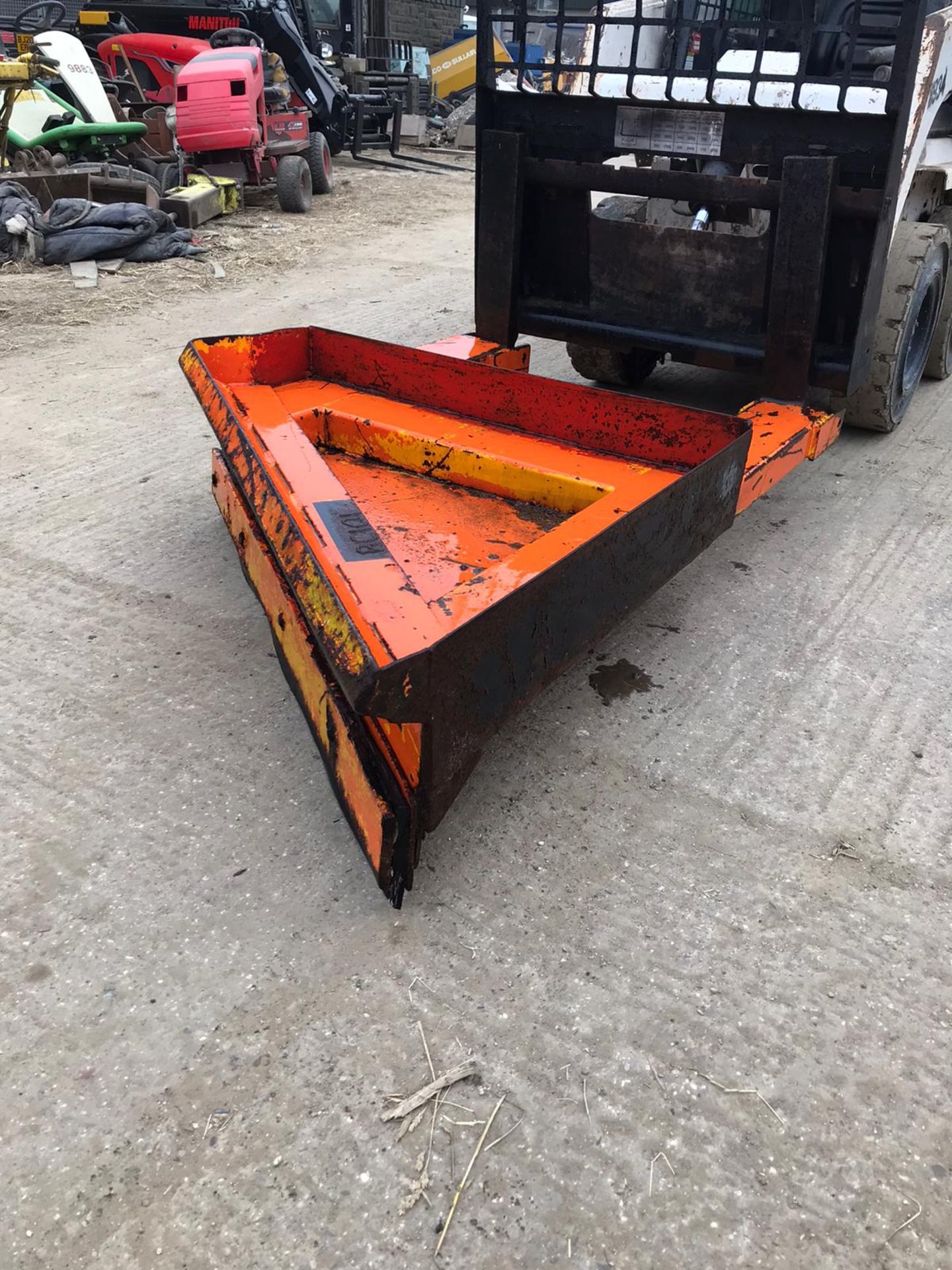 YARD SCRAPPING BLADE, SUITABLE FOR PALLET FORKS *NO VAT* - Image 2 of 3