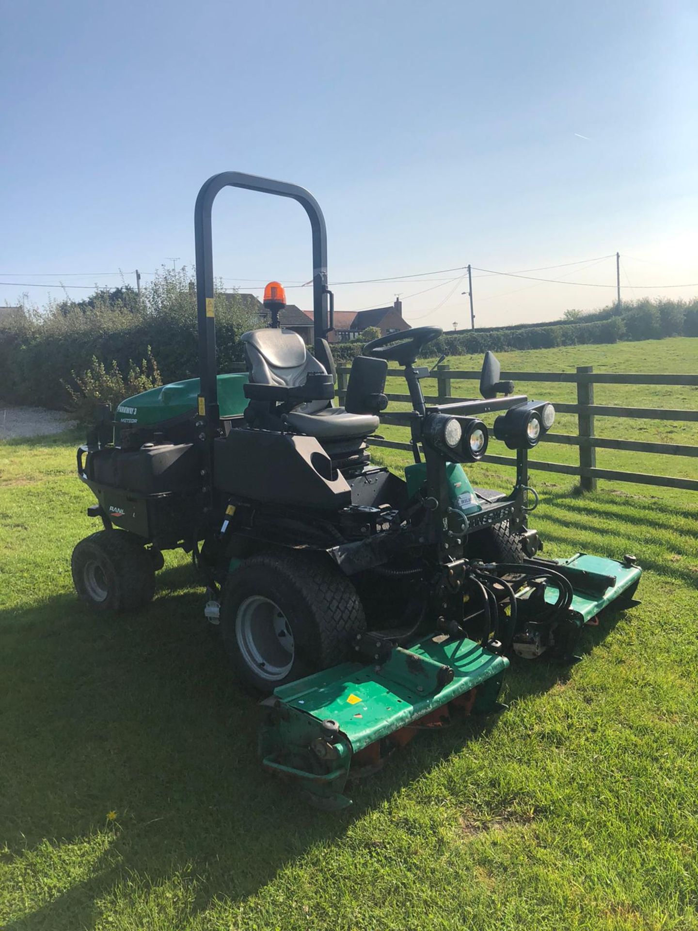 2013 RANSOMES PARKWAY 3 RIDE ON LAWN MOWER, RUNS, DRIVES AND CUTS *PLUS VAT* - Bild 2 aus 4