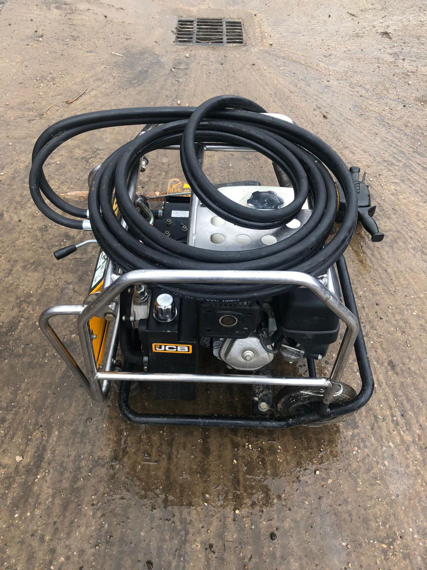 2017 JCB BEAVER PACK, RUNS AND WORKS, CLEAN MACHINE, C/W HOSE, BREAKER AND CHISEL *NO VAT* - Image 6 of 6