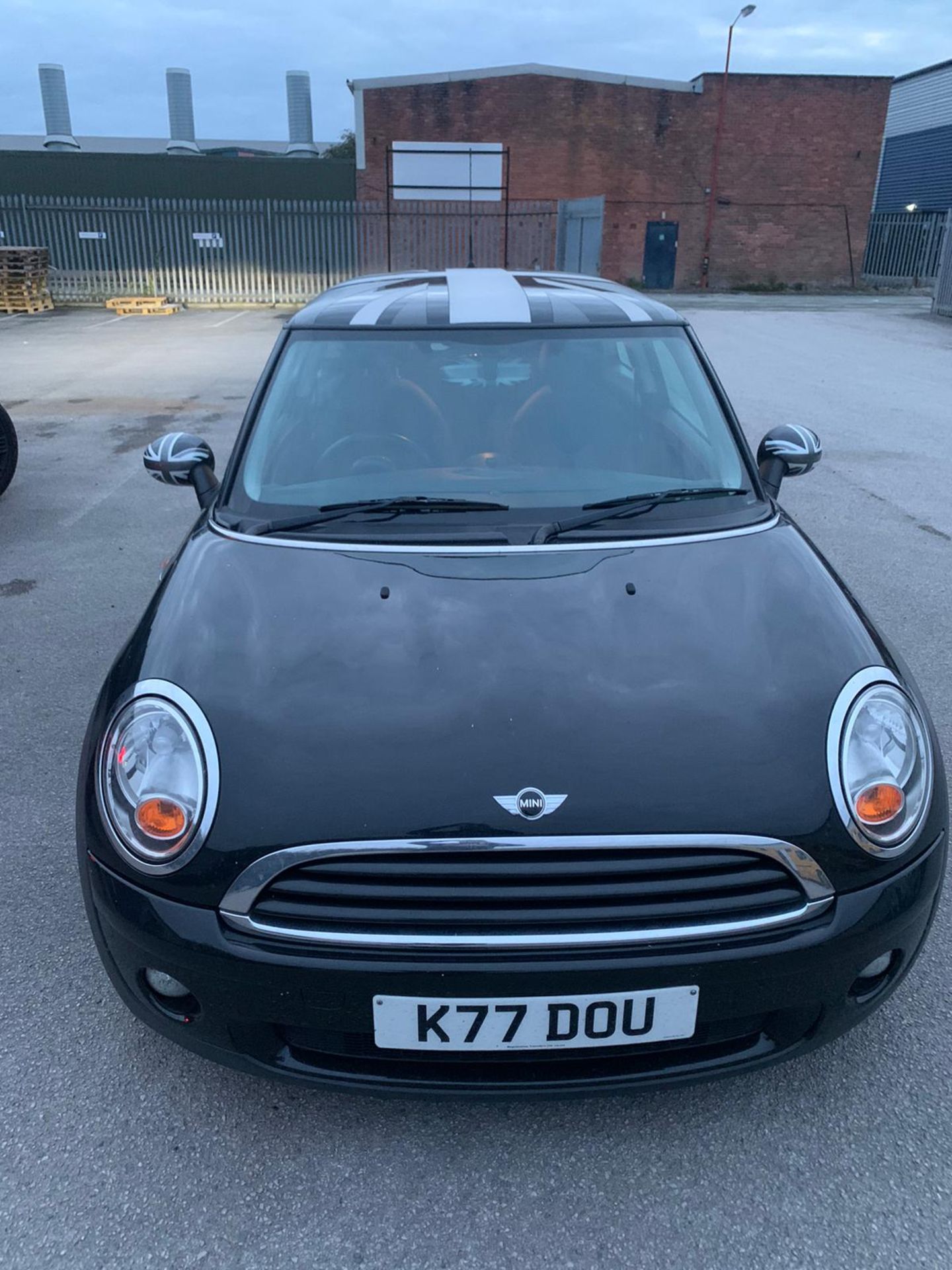 2010/60 REG MINI FIRST 1.6 PETROL BLACK 3 DOOR HATCHBACK, SHOWING 2 FORMER KEEPERS *NO VAT* - Image 2 of 12