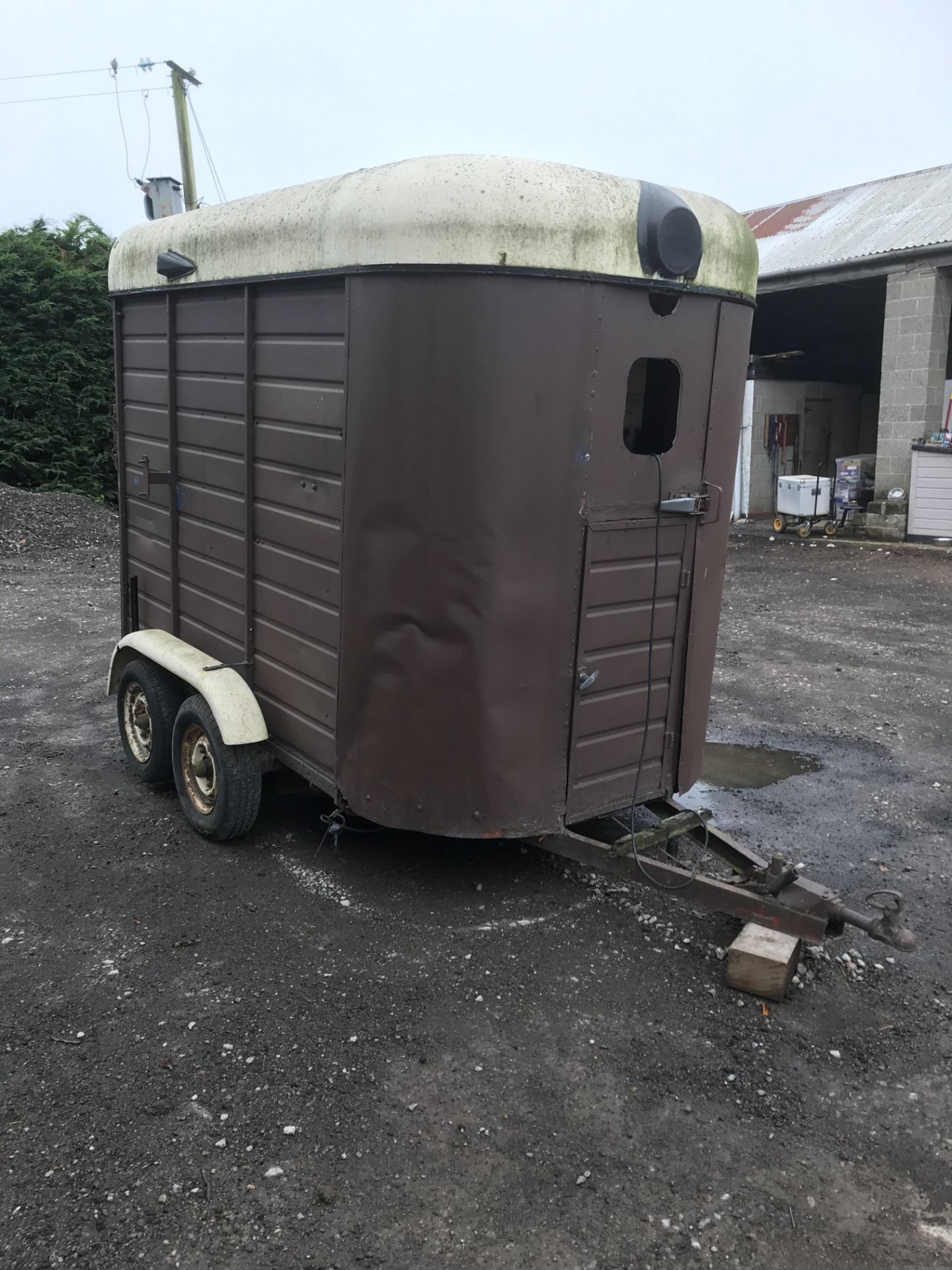 4 WHEEL VINTAGE HORSE BOX, IDEAL FOR RESTORATION / CONVERSION TO COFFEE / COCKTAIL BAR *NO VAT*