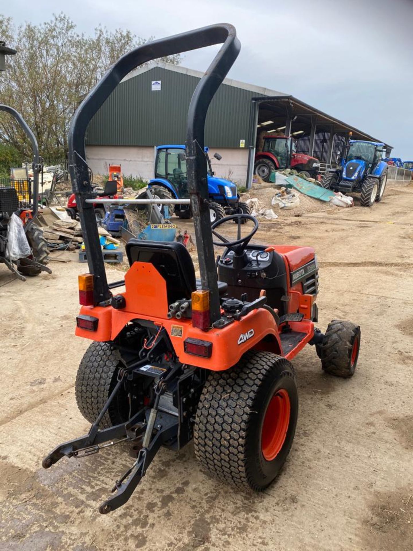 KUBOTA BX2200 COMPACT TRACTOR, RUNS AND DRIVES, CLEAN MACHINE *PLUS VAT* - Image 3 of 4