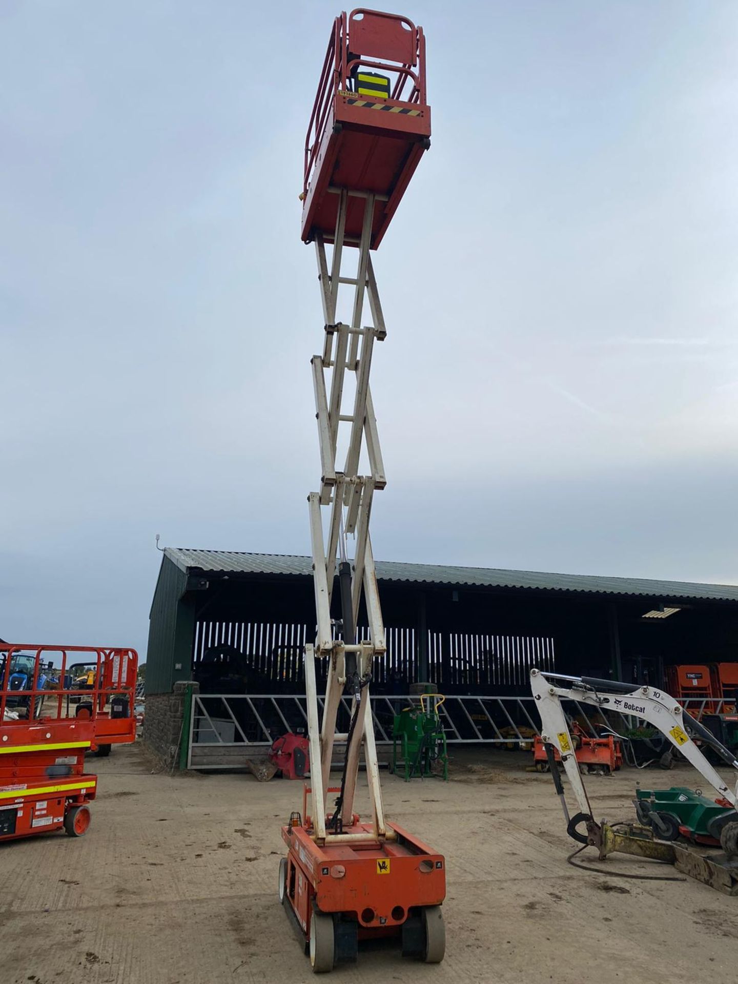 2010 SNORKEL S1930E SCISSOR LIFT, RUNS, DRIVES AND LIFTS *PLUS VAT* - Image 4 of 5