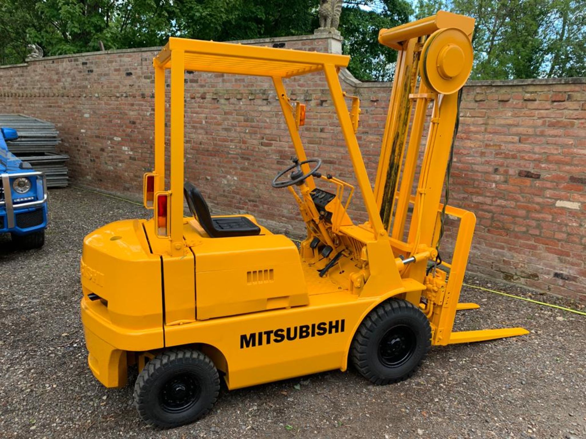 MITSUBISHI FG15 1.4 TON CAPACITY YELLOW PETROL FORKLIFT, RUNS, WORKS, LIFTS, 1694 HOURS *PLUS VAT* - Image 2 of 15