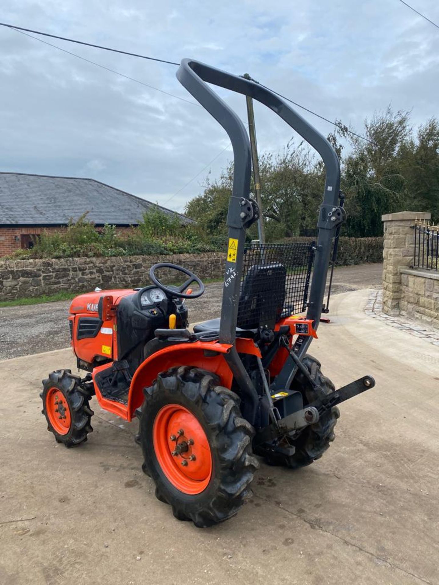 KUBOTA B1820 TRACTOR, RUNS AND DRIVES, CLEAN MACHINE *PLUS VAT* - Image 3 of 4