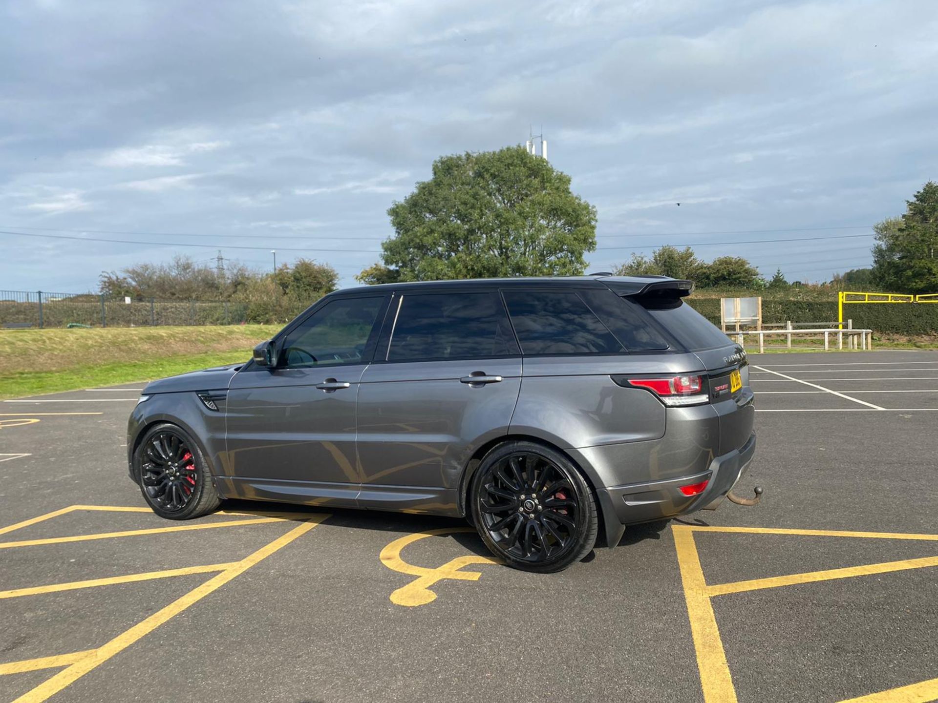 2013/13 REG LAND ROVER RANGE ROVER SPORT AUTOBIOGRAPHY 5.0L V8 SUPERCHARGED PETROL GREY - FSH! - Image 4 of 14