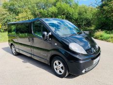 2011/61 REG RENAULT TRAFIC LL29 SPORT DCCI 115 2.0 DIESEL 9 SEATER MPV VAN, SHOWING 2 FORMER KEEPERS