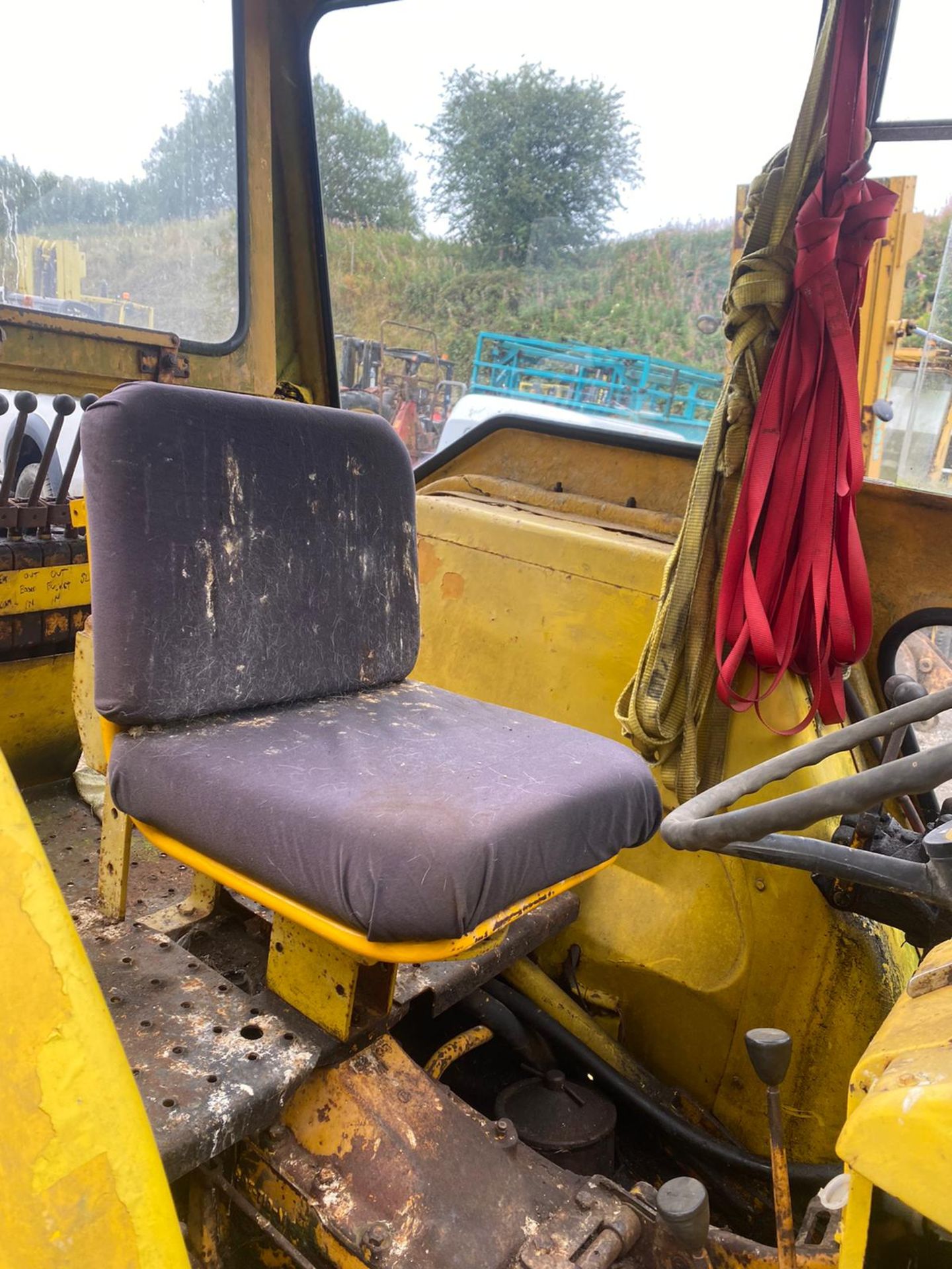 MASSEY FERGUSON 50B FRONT LOADER BACK ACTOR, RUNS, WORKS AND DIGS *PLUS VAT* - Image 3 of 5