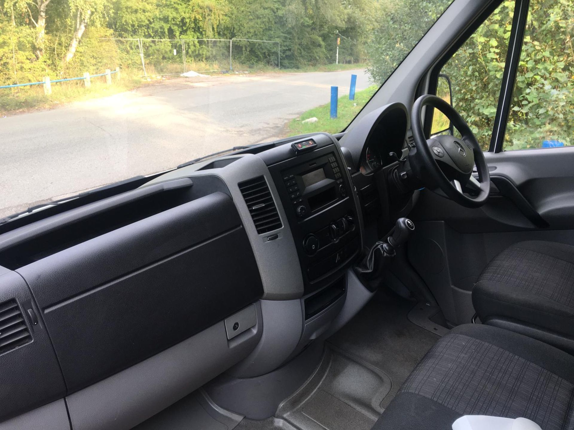 2017/67 REG MERCEDES-BENZ SPRINTER 314 CDI 2.2 DIESEL WHITE PANEL VAN, SHOWING 0 FORMER KEEPERS - Image 20 of 29