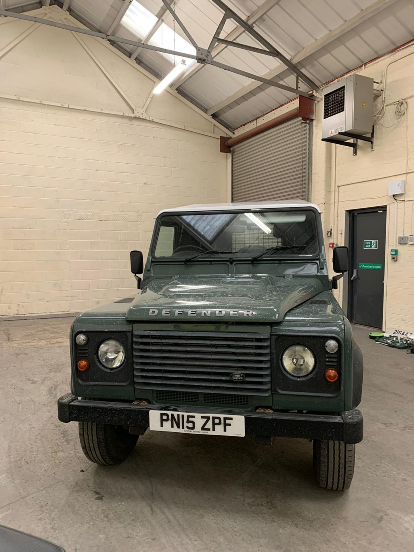 2015/15 REG LAND ROVER DEFENDER 90 HARD TOP TD 2.2 DIESEL GREEN 4X4, SHOWING 0 FORMER KEEPERS + VAT - Image 3 of 6