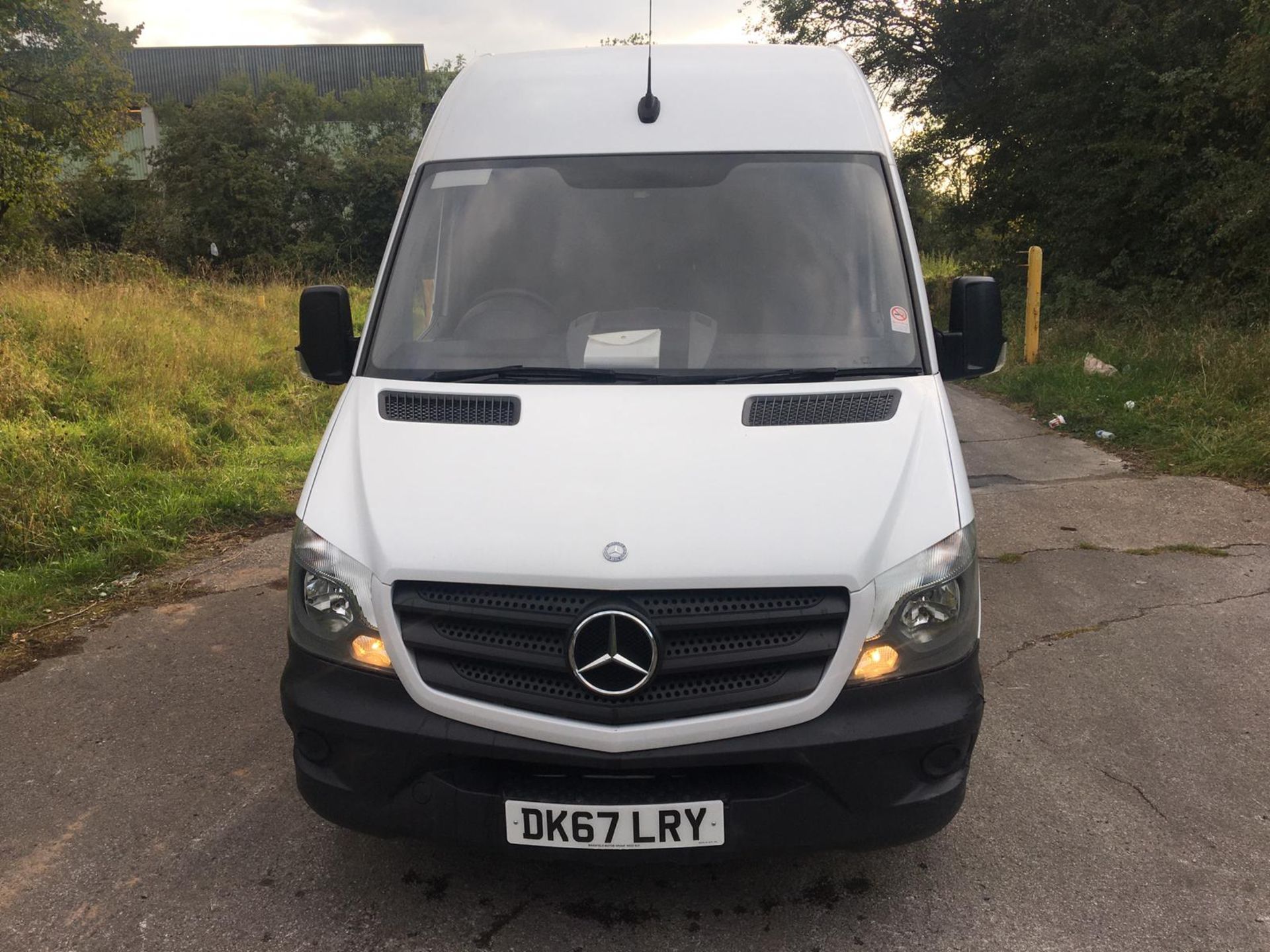 2017/67 REG MERCEDES-BENZ SPRINTER 314 CDI 2.2 DIESEL WHITE PANEL VAN, SHOWING 0 FORMER KEEPERS - Image 3 of 29