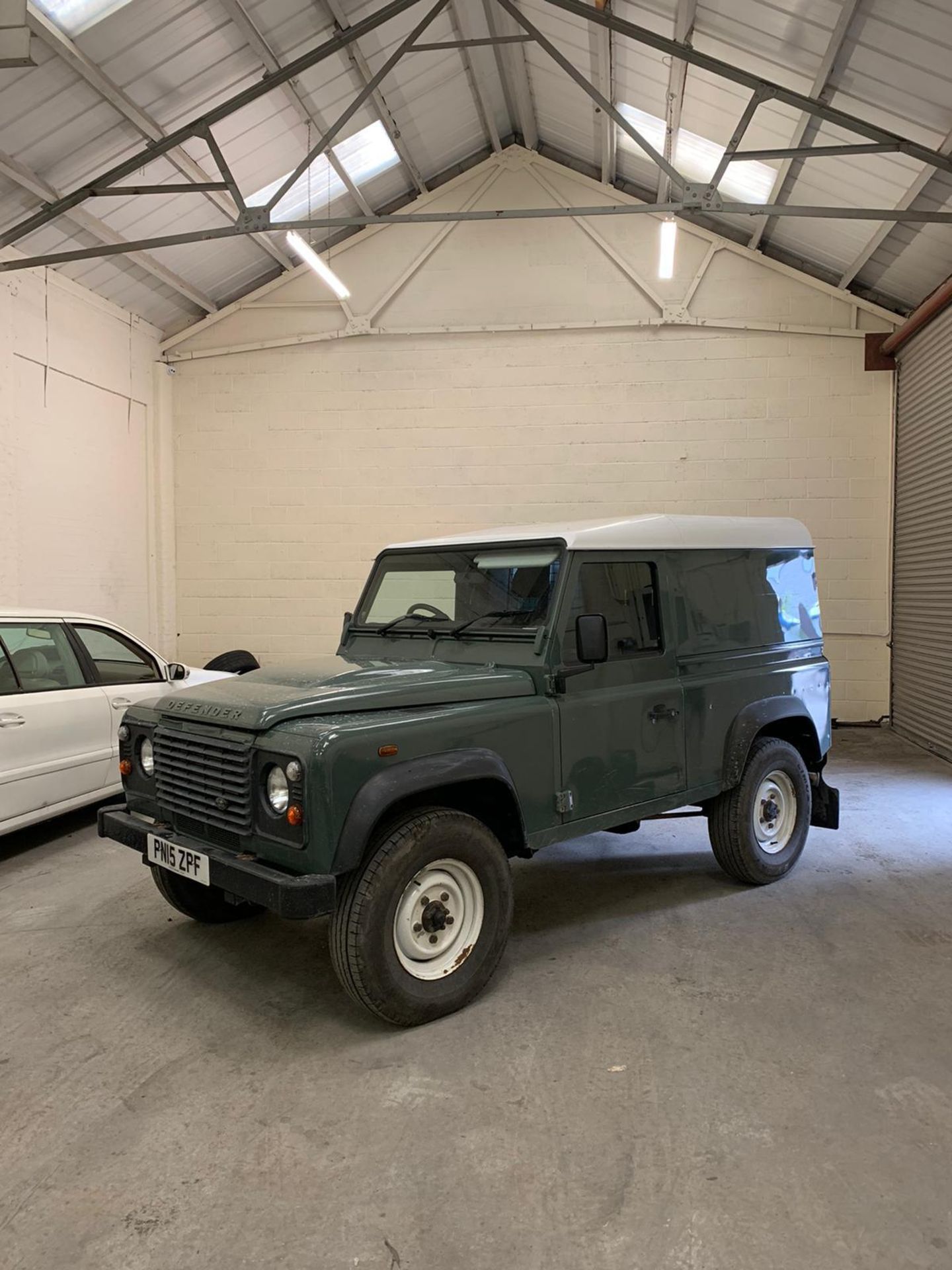 2015/15 REG LAND ROVER DEFENDER 90 HARD TOP TD 2.2 DIESEL GREEN 4X4, SHOWING 0 FORMER KEEPERS + VAT - Image 5 of 6