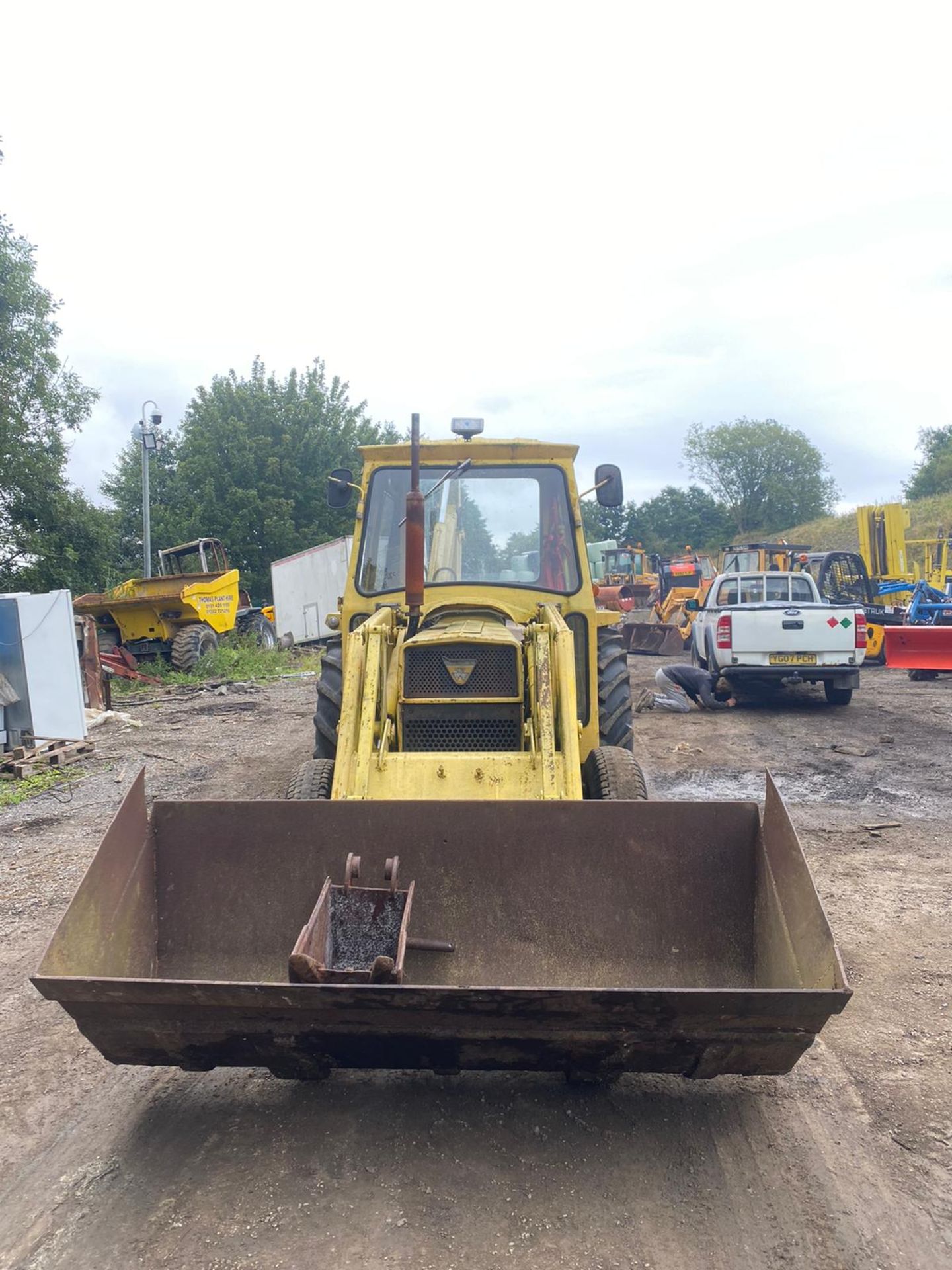 MASSEY FERGUSON 50B FRONT LOADER BACK ACTOR, RUNS, WORKS AND DIGS *PLUS VAT* - Image 4 of 5