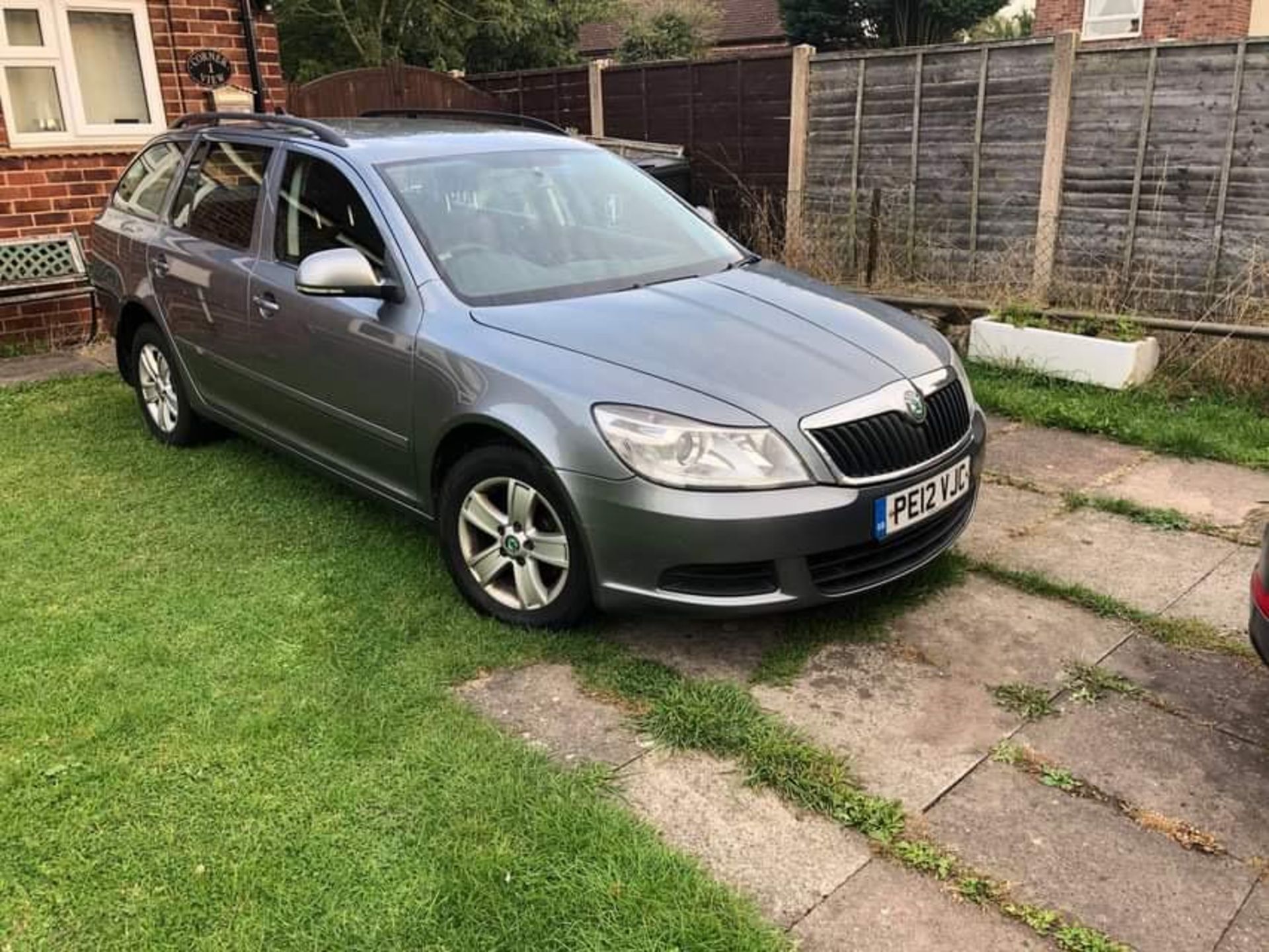 2012/12 REG SKODA OCTAVIA SE TDI CR 1.6 DIESEL GREY ESTATE, SHOWING 2 FORMER KEEPERS *NO VAT*