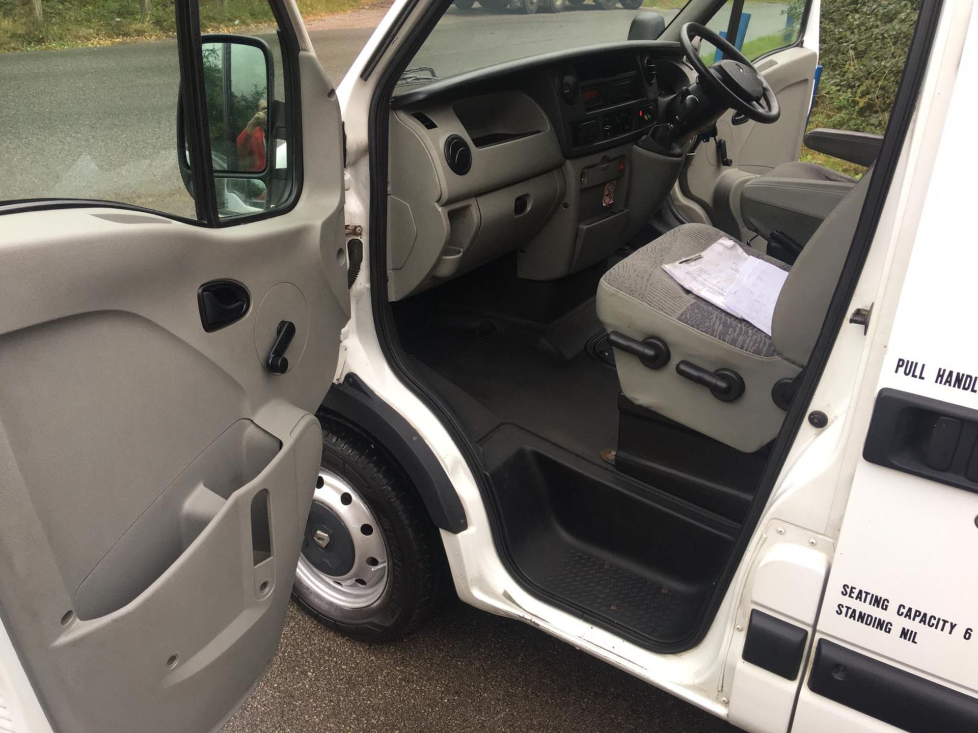 2006/56 REG RENAULT MASTER MM33 DCI 100 MWB MINIBUS 2.5 DIESEL, SHOWING 3 FORMER KEEPERS *NO VAT* - Image 16 of 38