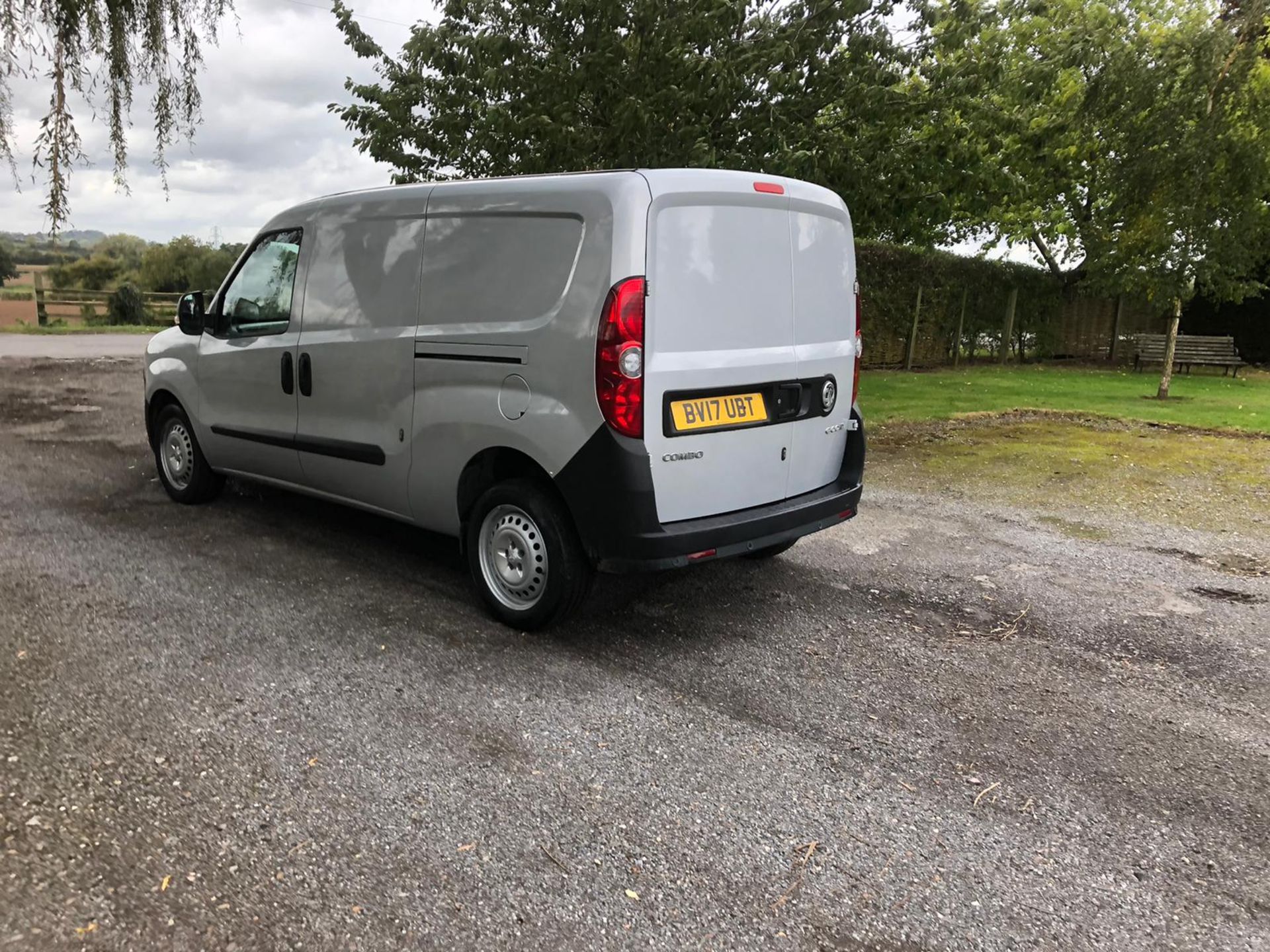 2017/17 REG VAUXHALL COMBO 2300 CDTI ECOFLEX S/S 1.25 DIESEL PANEL VAN, SHOWING 0 FORMER KEEPERS - Image 4 of 10