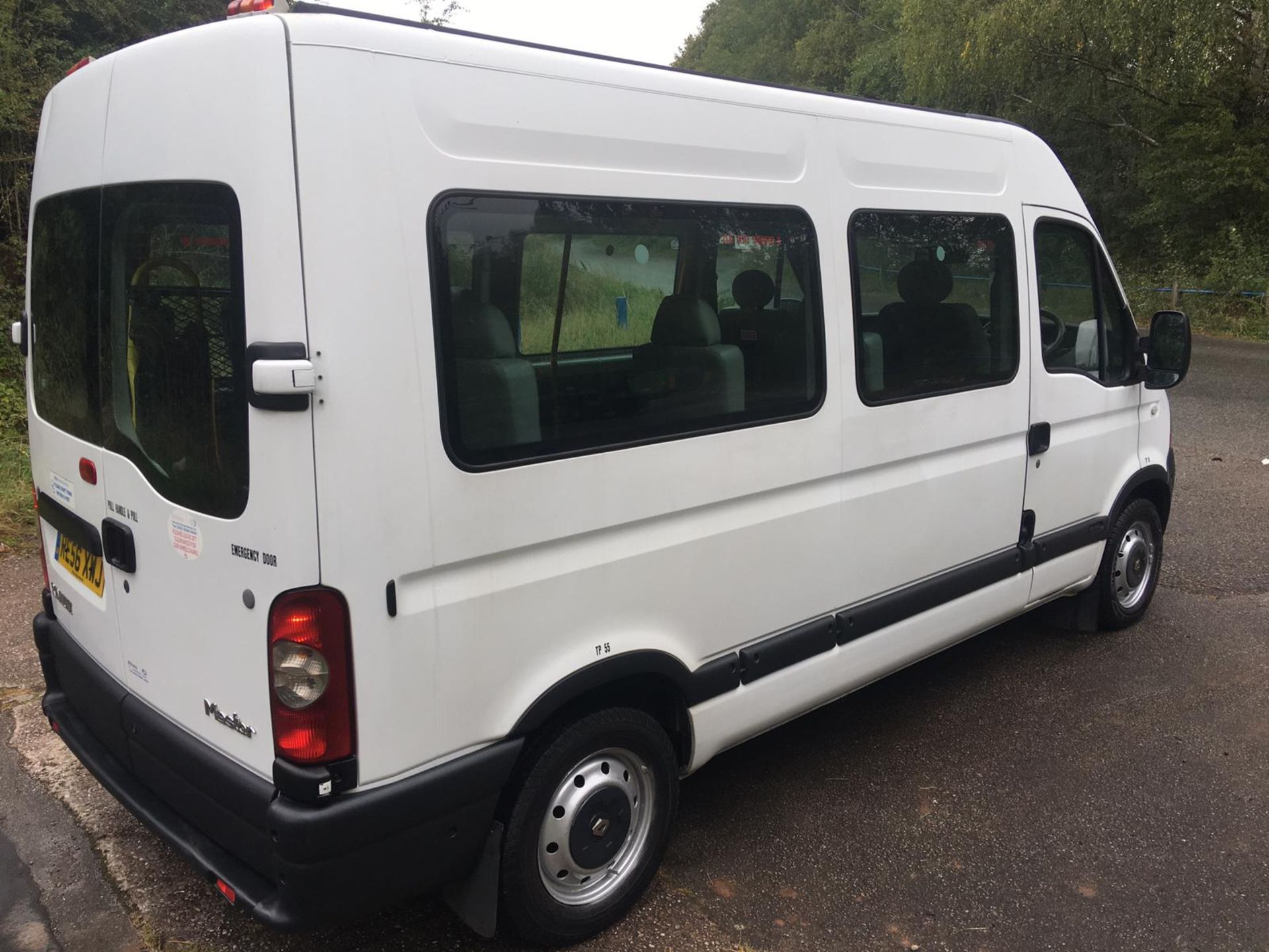 2006/56 REG RENAULT MASTER MM33 DCI 100 MWB MINIBUS 2.5 DIESEL, SHOWING 3 FORMER KEEPERS *NO VAT* - Image 7 of 38