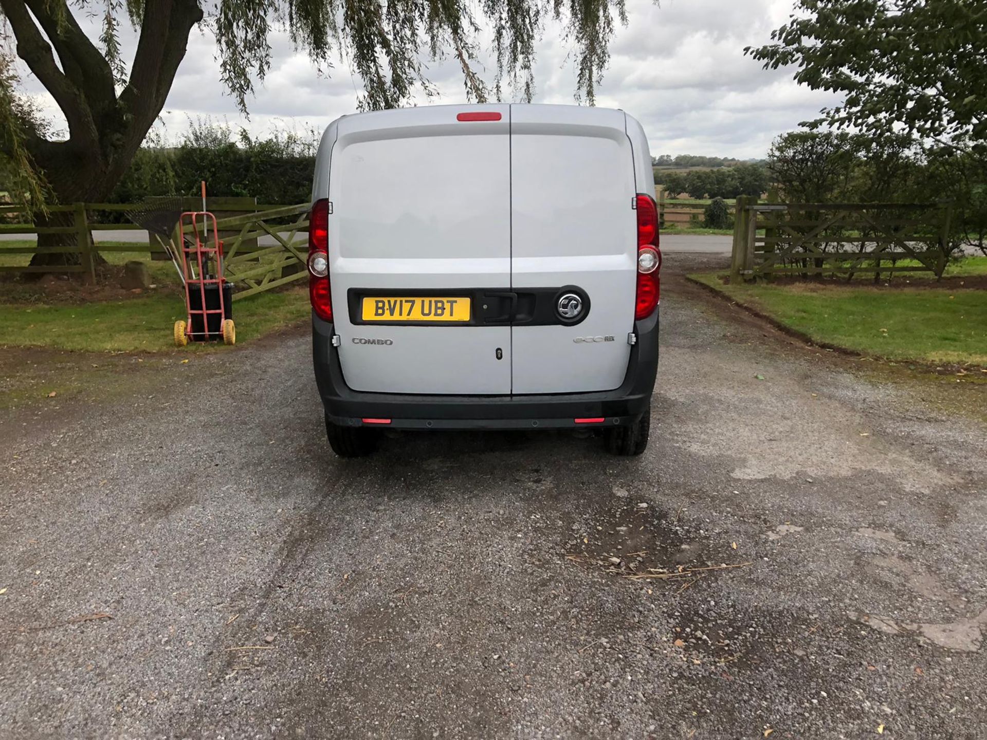 2017/17 REG VAUXHALL COMBO 2300 CDTI ECOFLEX S/S 1.25 DIESEL PANEL VAN, SHOWING 0 FORMER KEEPERS - Image 5 of 10