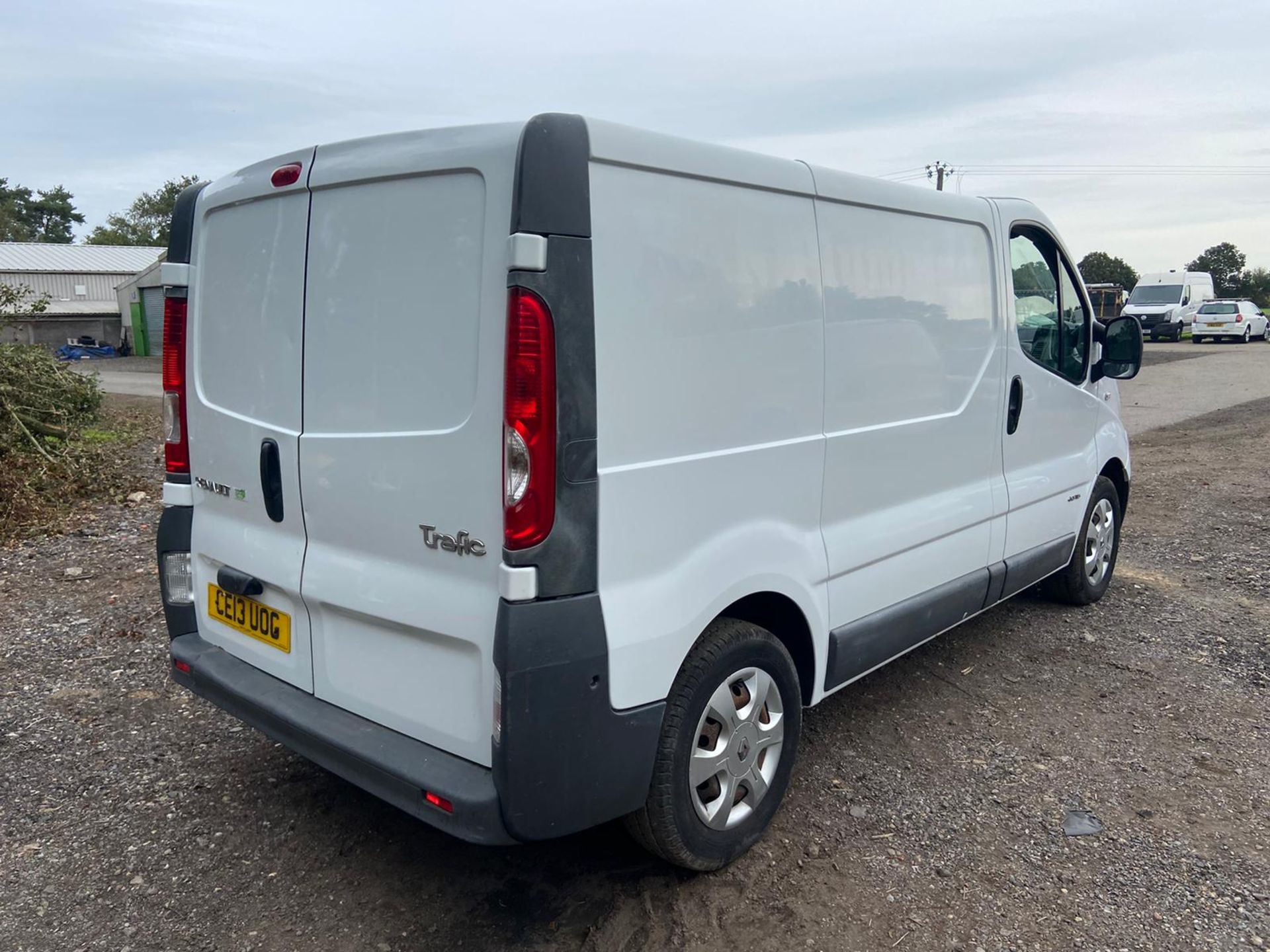 2013/13 REG RENAULT TRAFIC SL29 DCI 2.0 DIESEL WHITE PANEL VAN, SHOWING 1 FORMER KEEPER *NO VAT* - Image 6 of 10