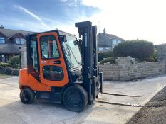DOOSAN D3.5C-5 3 TON FORKLIFT, FULL GLASS CAB, YEAR 2012, IN GOOD CONDITION, RUNS, WORKS AND LIFTS