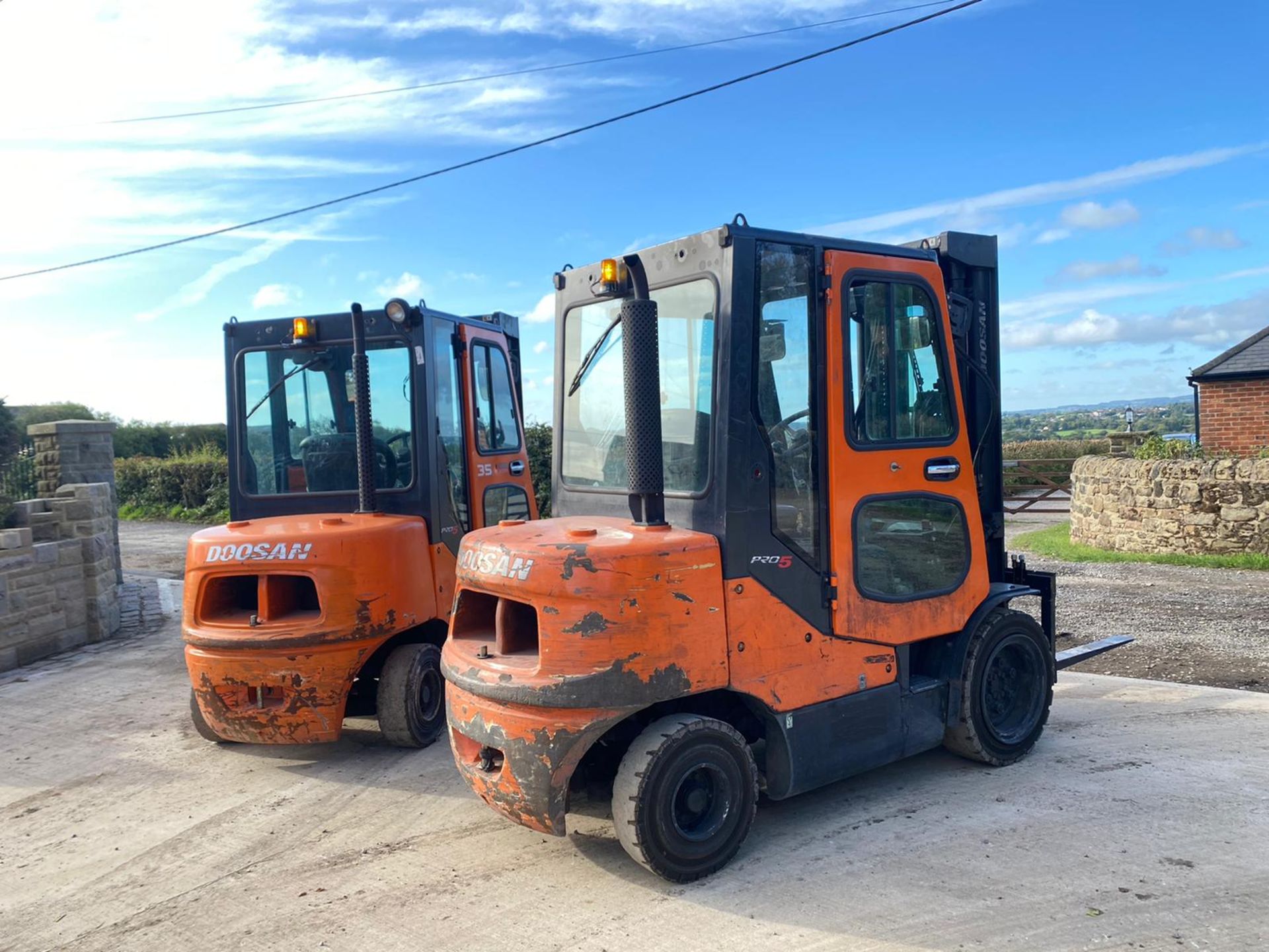 DOOSAN D3.5C-5 3 TON FORKLIFT, FULL GLASS CAB, YEAR 2012, IN GOOD CONDITION, RUNS, WORKS AND LIFTS - Image 2 of 13