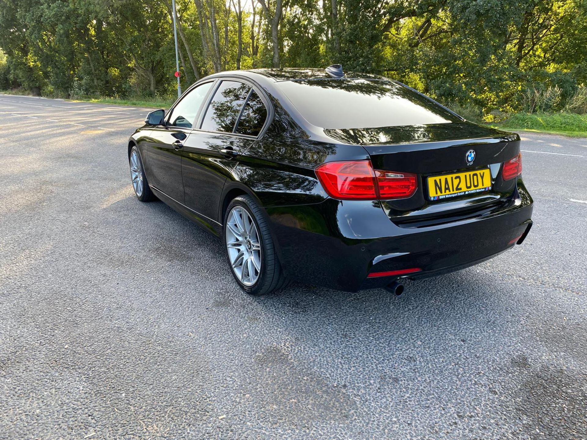 2012/12 REG BMW 318D SPORT 2.0 DIESEL BLACK 4 DOOR SALOON, SHOWING 5 FORMER KEEPERS *NO VAT* - Image 3 of 10