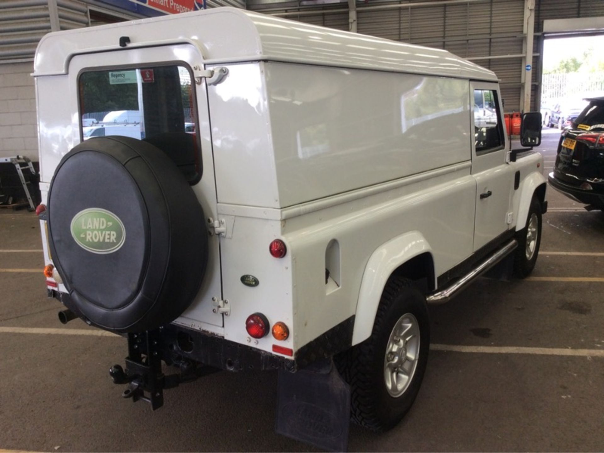 2008/08 REG LAND ROVER 110 DEFENDER DCB HARD TOP LWB 2.4 DIESEL, SHOWING 2 FORMER KEEPERS *NO VAT* - Image 5 of 8