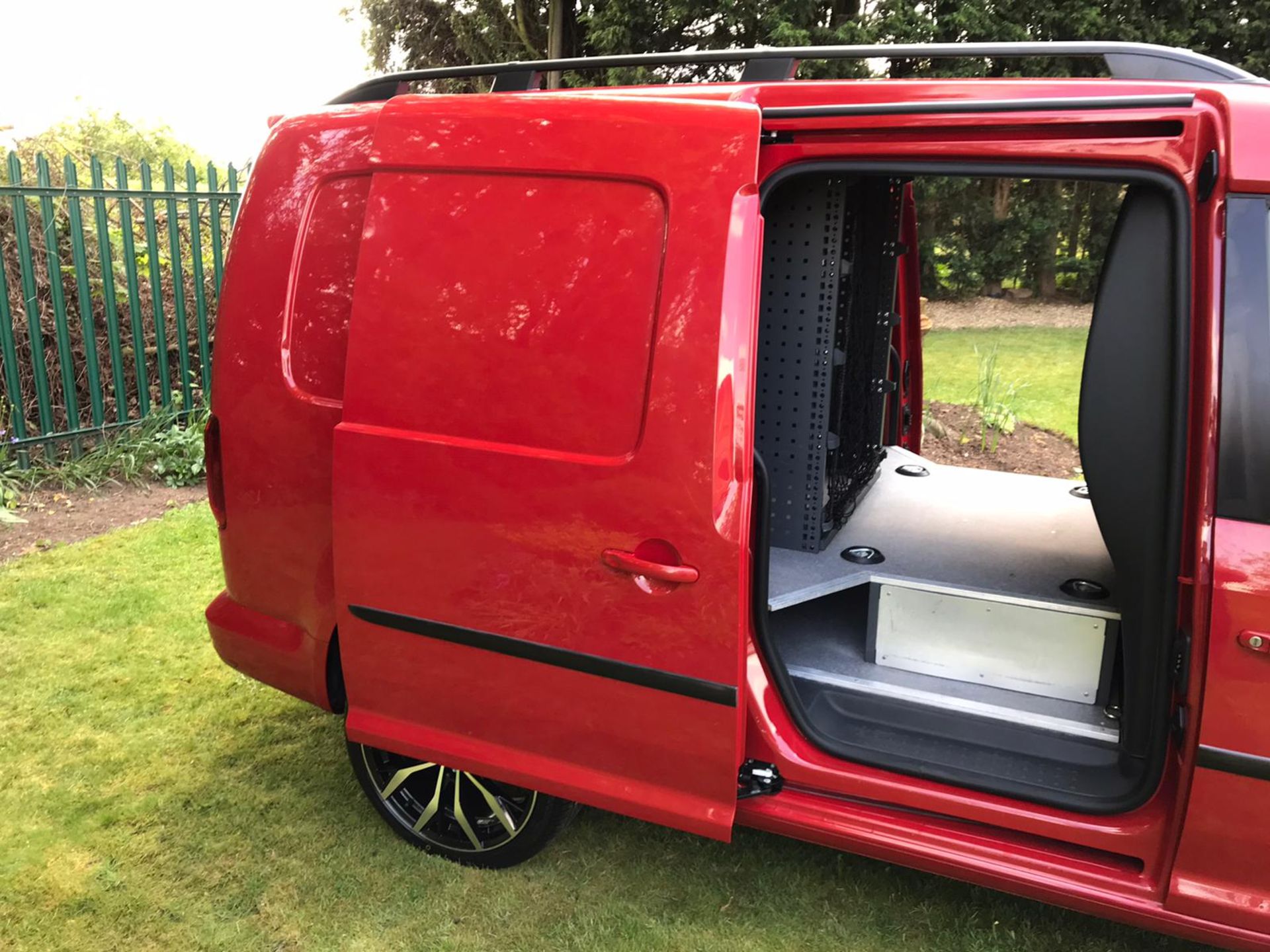 2017/17 REG VOLKSWAGEN CADDY MAXI C20 HIGHLINE TDI 2.0 DIESEL RED PANEL VAN, SHOWING 1 FORMER KEEPER - Bild 8 aus 26