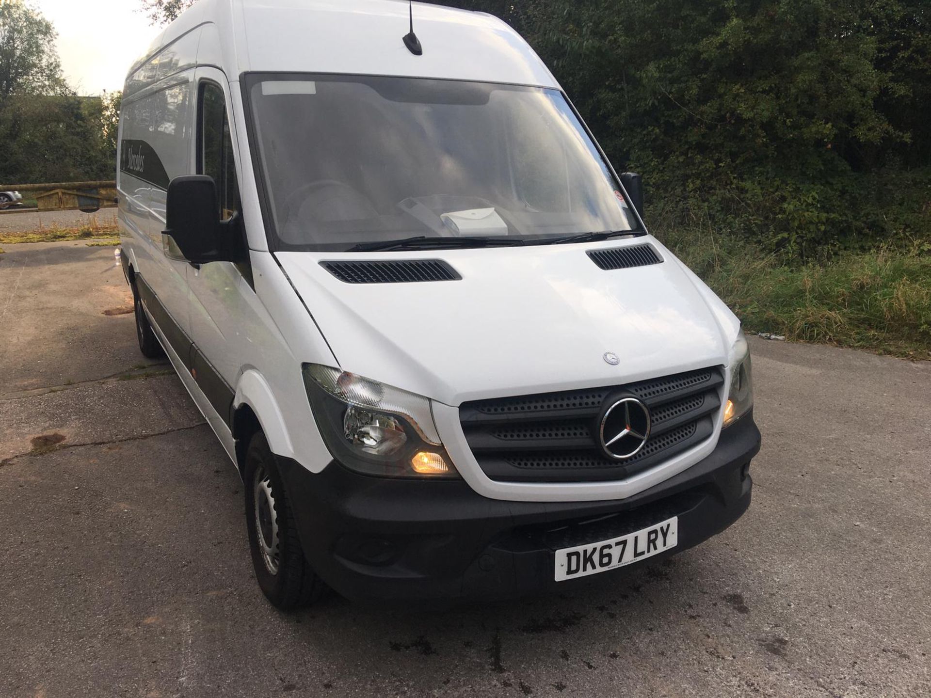 2017/67 REG MERCEDES-BENZ SPRINTER 314 CDI 2.2 DIESEL WHITE PANEL VAN, SHOWING 0 FORMER KEEPERS - Image 2 of 29