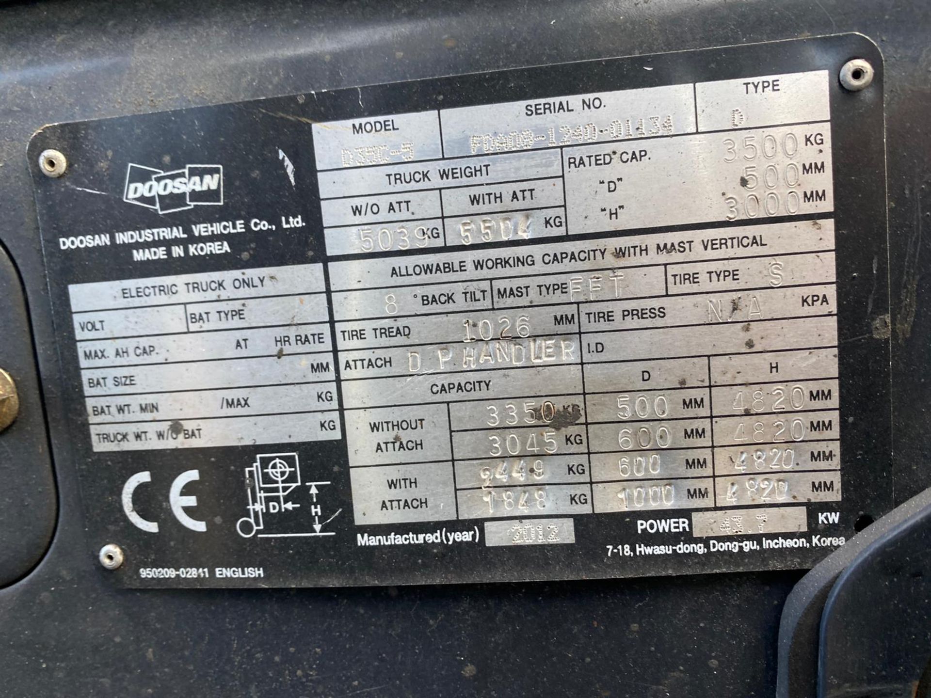 DOOSAN D3.5C-5 3 TON FORKLIFT, FULL GLASS CAB, YEAR 2012, IN GOOD CONDITION, RUNS, WORKS AND LIFTS - Image 12 of 13