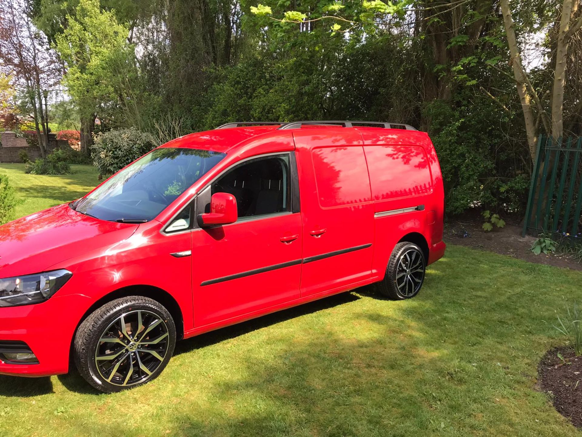 2017/17 REG VOLKSWAGEN CADDY MAXI C20 HIGHLINE TDI 2.0 DIESEL RED PANEL VAN, SHOWING 1 FORMER KEEPER - Bild 5 aus 26