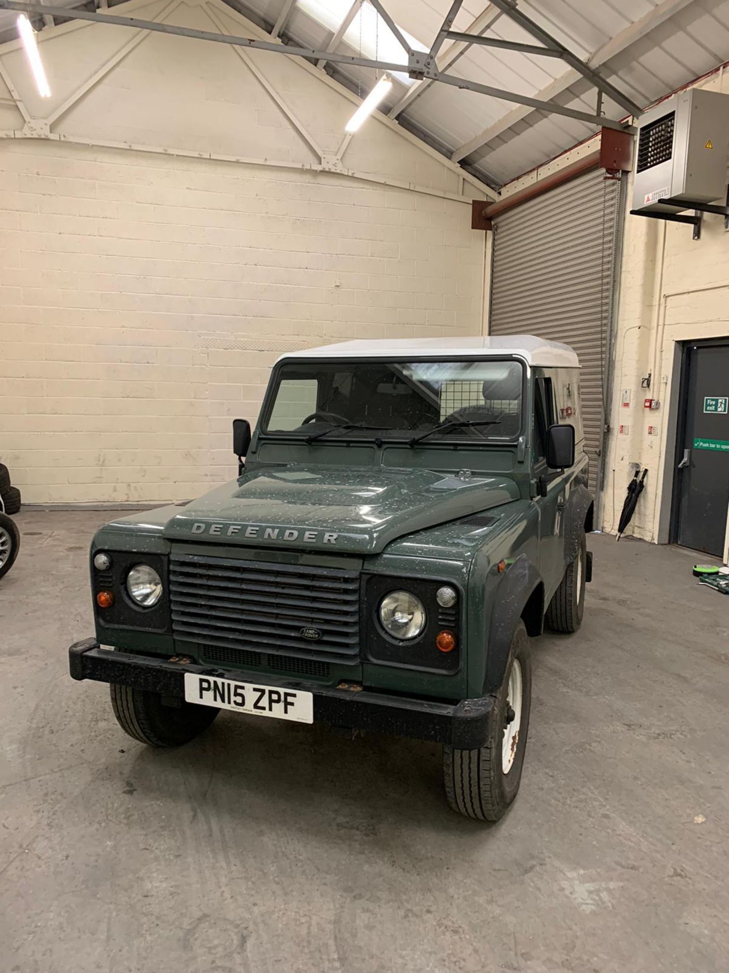 2015/15 REG LAND ROVER DEFENDER 90 HARD TOP TD 2.2 DIESEL GREEN 4X4, SHOWING 0 FORMER KEEPERS + VAT - Image 2 of 6