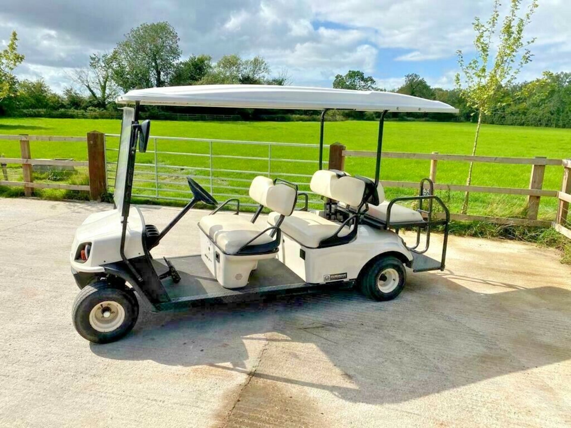 CUSHMAN 6 SEATER GOLF BUGGY, ELECTRIC, YEAR 2016, CUSHMAN SHUTTLE 6, VERY LITTLE USE FULL SUN CANOPY - Image 2 of 6