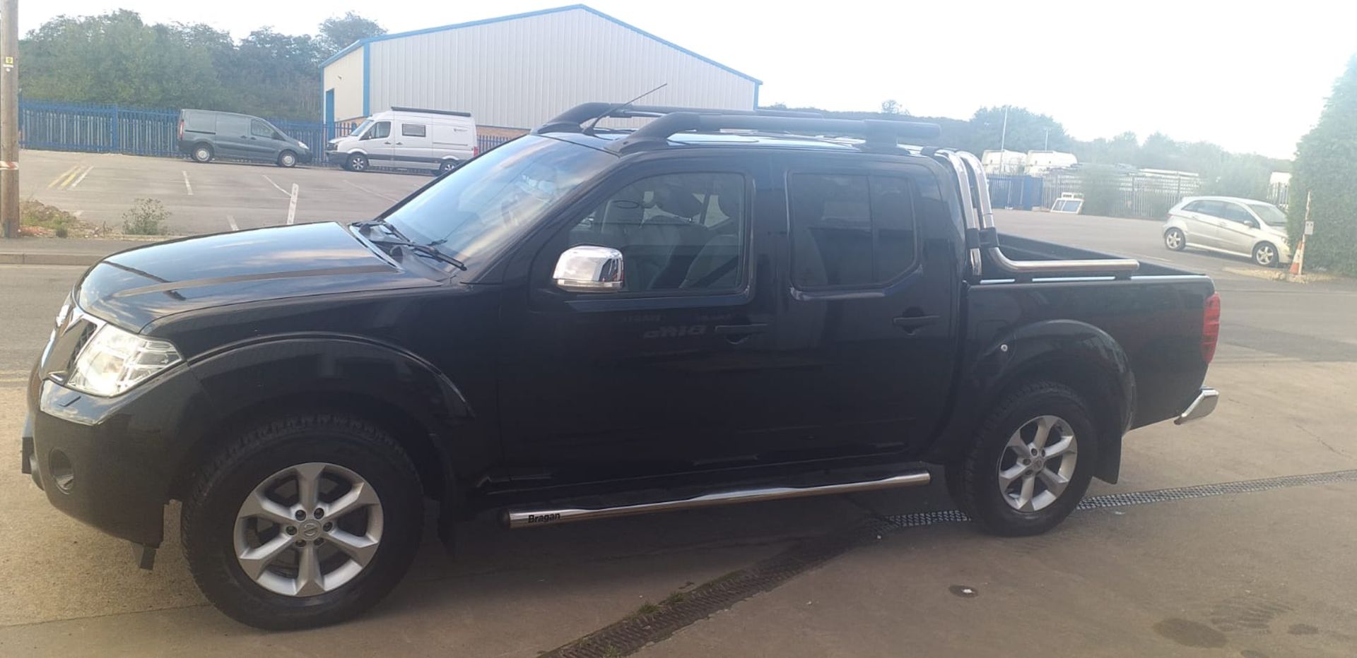 2011/11 REG NISSAN NAVARA TEKNA D/C DCI 188 2.5 DIESEL AUTOMATIC, SHOWING 5 FORMER KEEPERS - Image 3 of 5