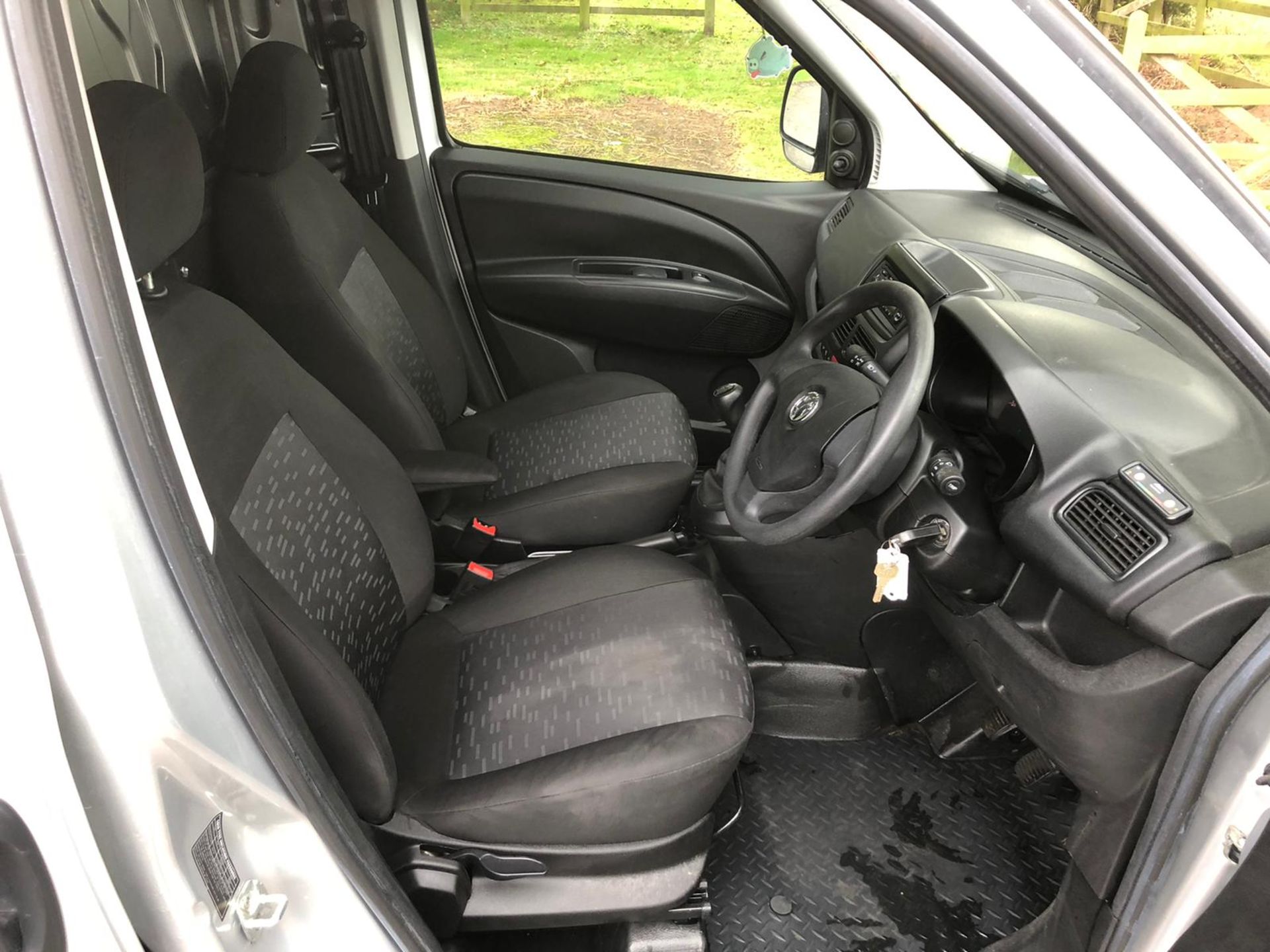 2017/17 REG VAUXHALL COMBO 2300 CDTI ECOFLEX S/S 1.25 DIESEL PANEL VAN, SHOWING 0 FORMER KEEPERS - Image 8 of 10